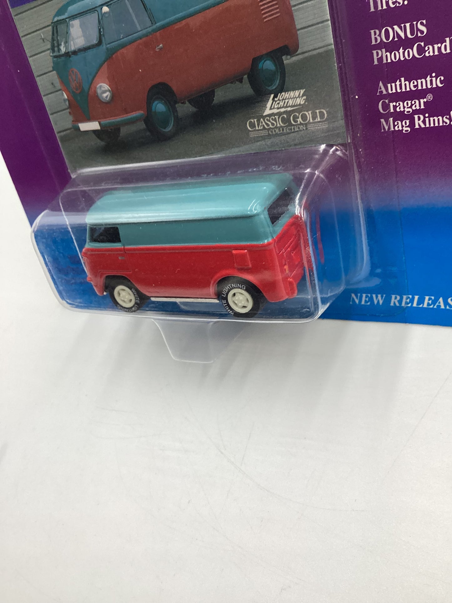 Johnny Lightning Classic Gold Collection Collector #9 1960’s Volkswagen Bus Red/Blue White Lightning Chase