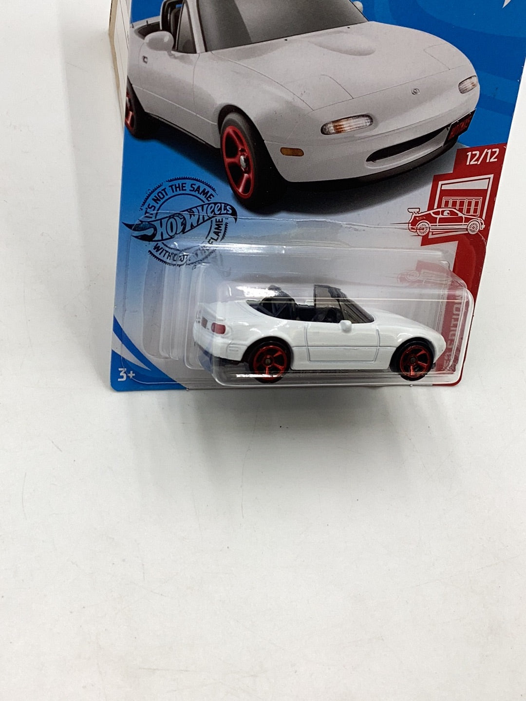 2020 Hot wheels Red edition #208 91 Mazda MX-5 Miata W/protector