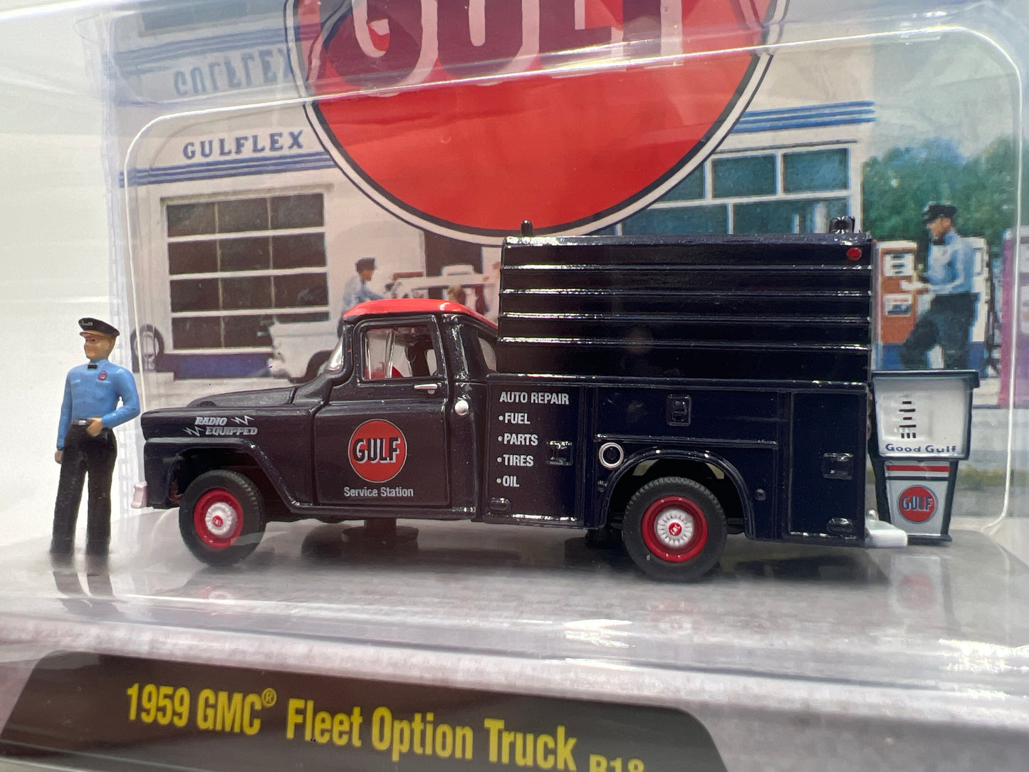 M2 Machines R18 Diorama Gulf 1959 GMC Fleet Option Truck
