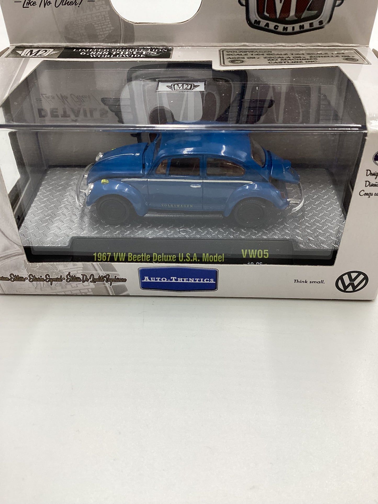 M2 Machines Auto-Thenics 1/6888 1967 VW Beetle Deluxe USA Model Blue VW05