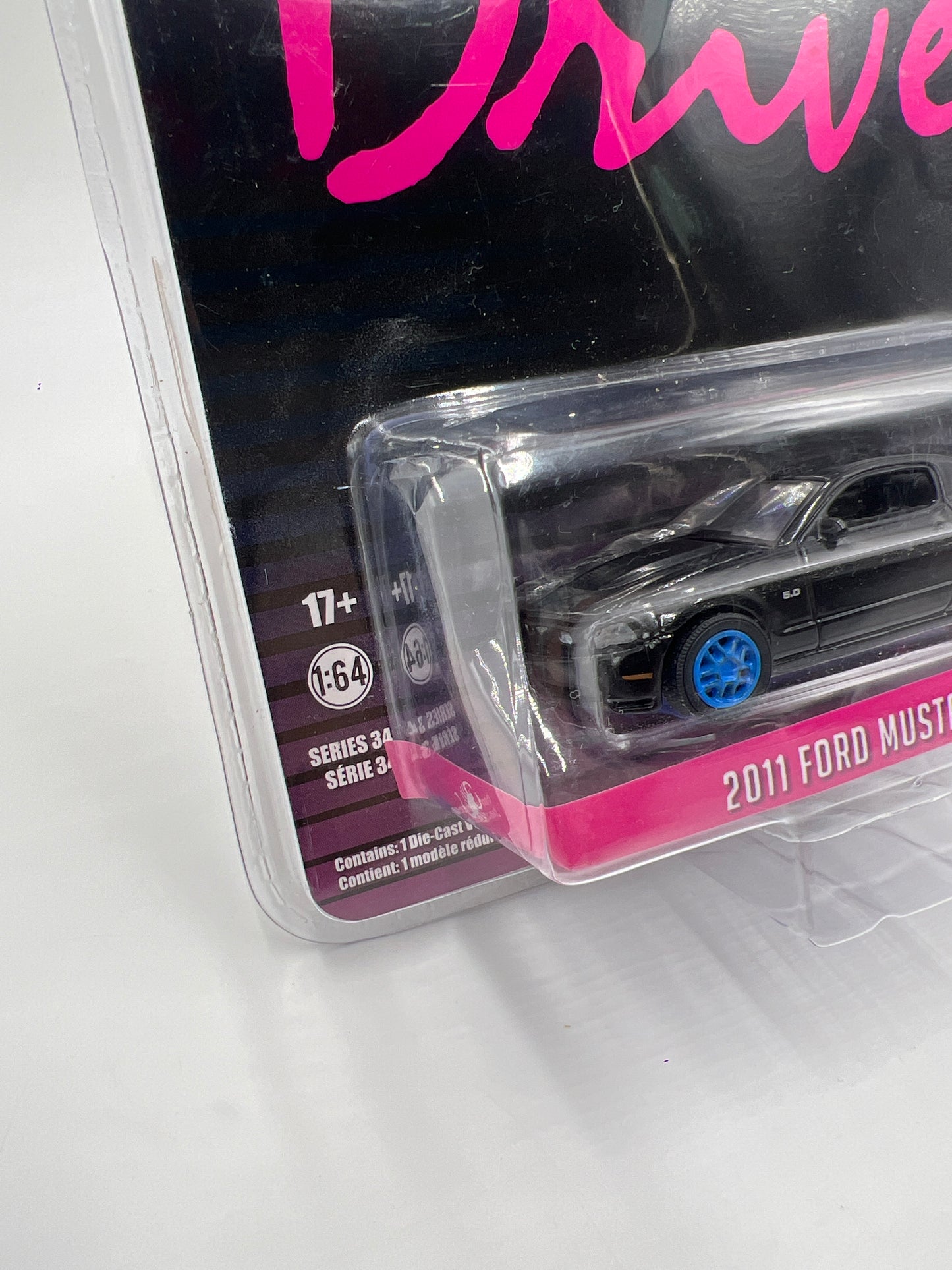 Greenlight Hollywood Series 34 Drive Walmart CHASE 2011 Ford Mustang GT 5.0 Black Cracked Blister