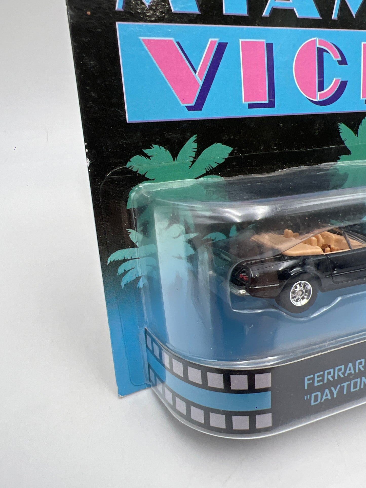 Hot Wheels Retro Entertainment Miami Vice Ferrari 365 GTS4 Daytona Spyder W/Protector