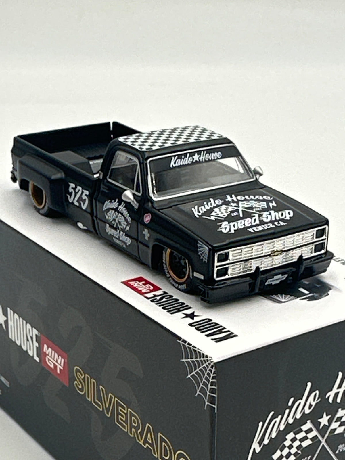 Mini GT Kaido House #236 Chevrolet Silverado Dually Hot Rod V1