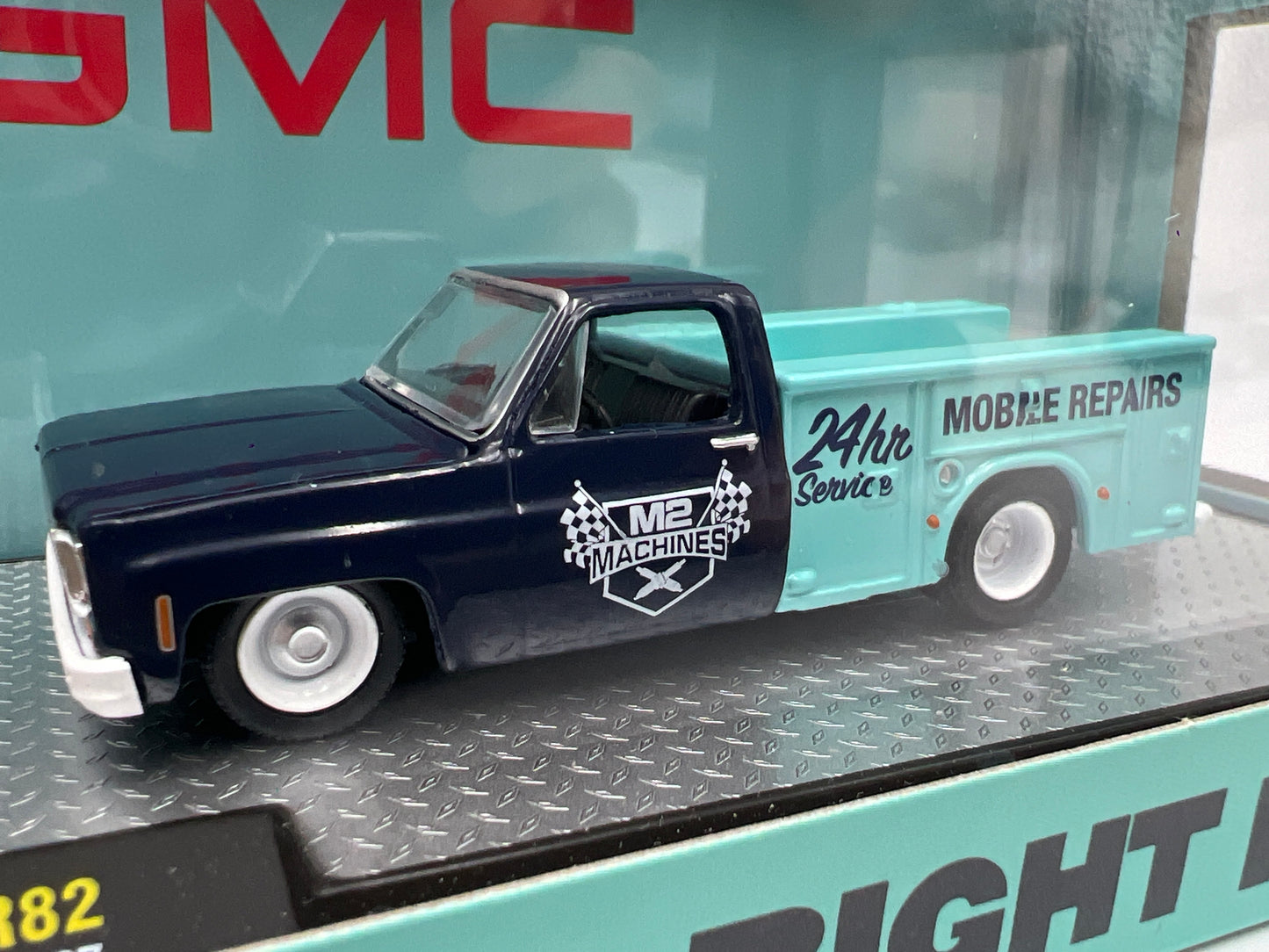 M2 Machines Haulers R82 1973 Chevrolet Cheyenne Super 30 & 1975 GMC Sierra Grande 15