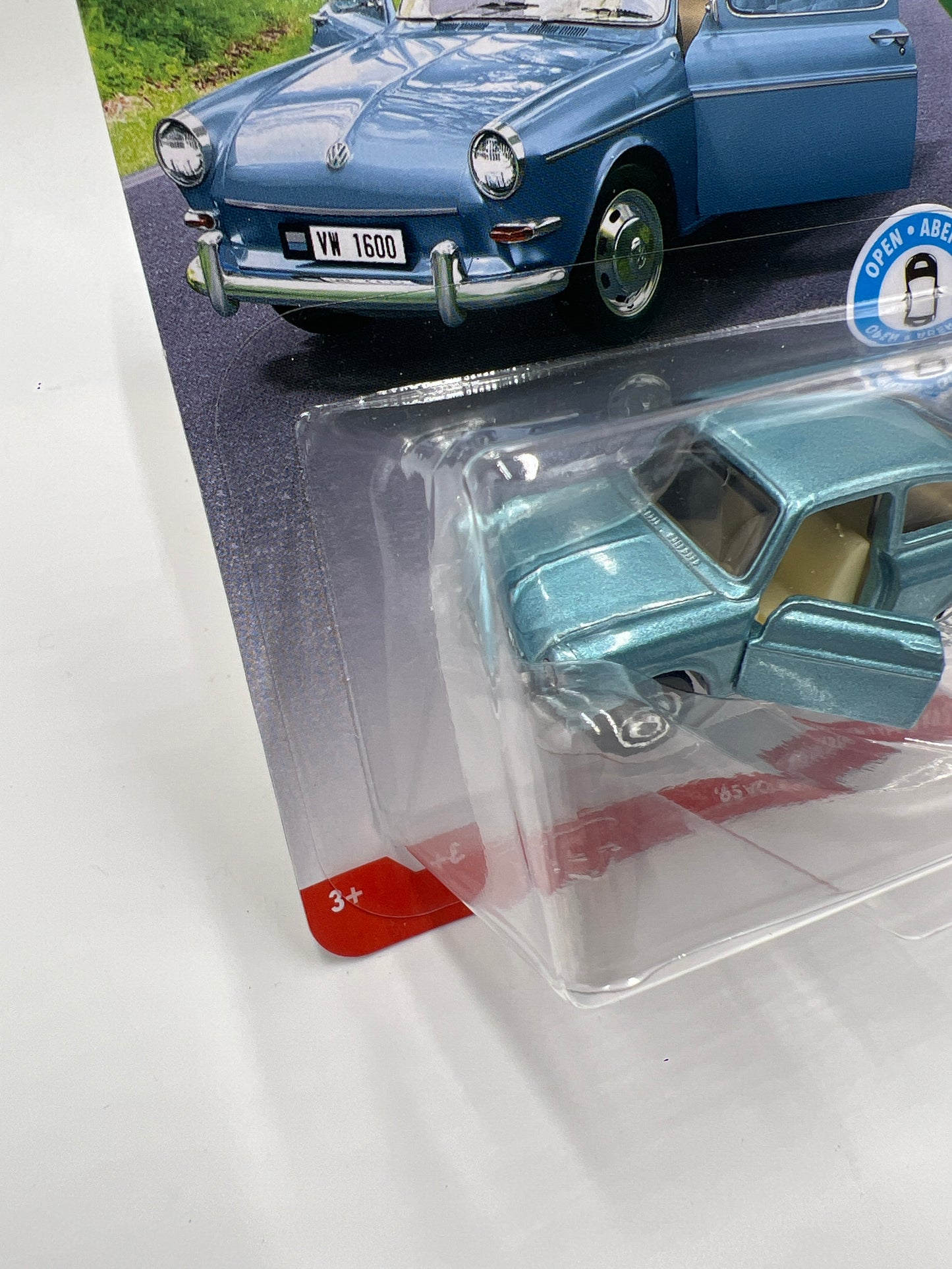 Matchbox Moving Parts MBX Road Trip 65 Volkswagen Type 3 Fastback Light Blue 167N