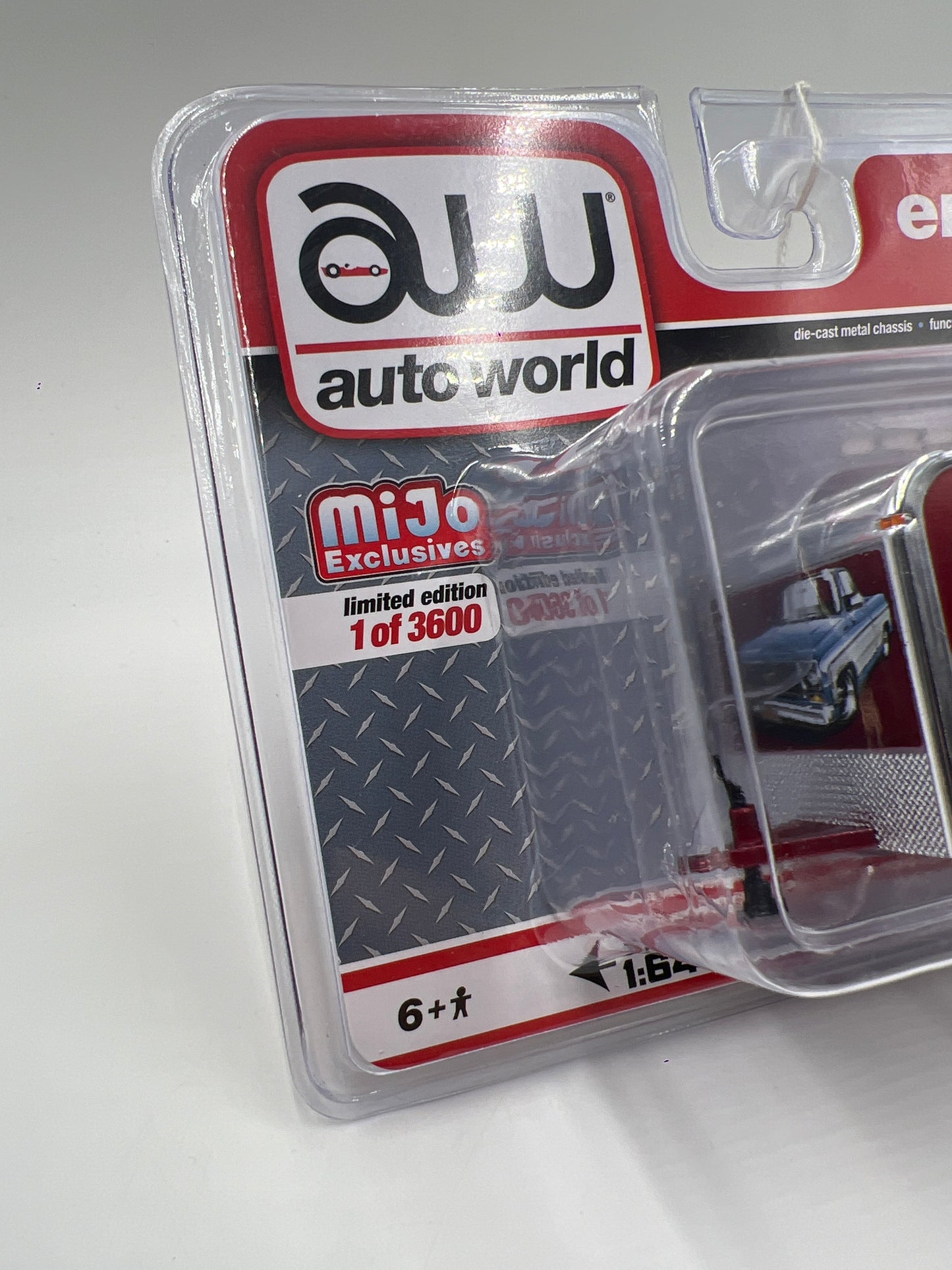 Auto World Mijo Exclusives Ultra Red CHASE Squarebody USA Enclosed Trailer VHTF