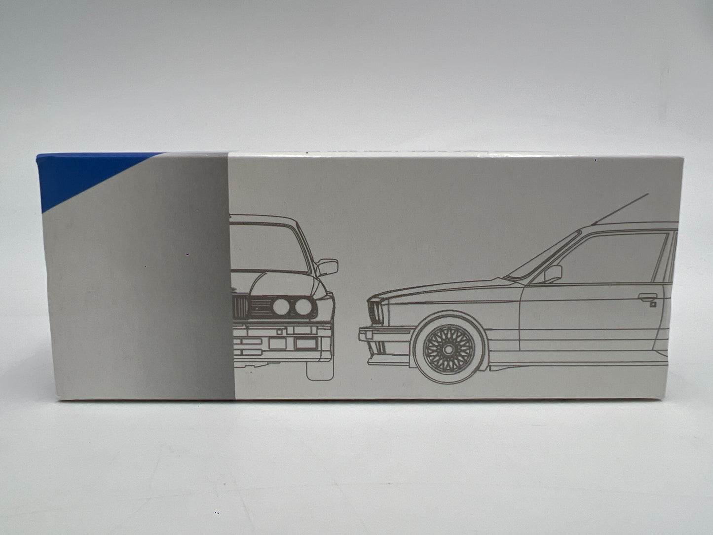 Tarmac Works x Hobby64 BMW M3 E30 2nd Place Macau Guia Race 1990