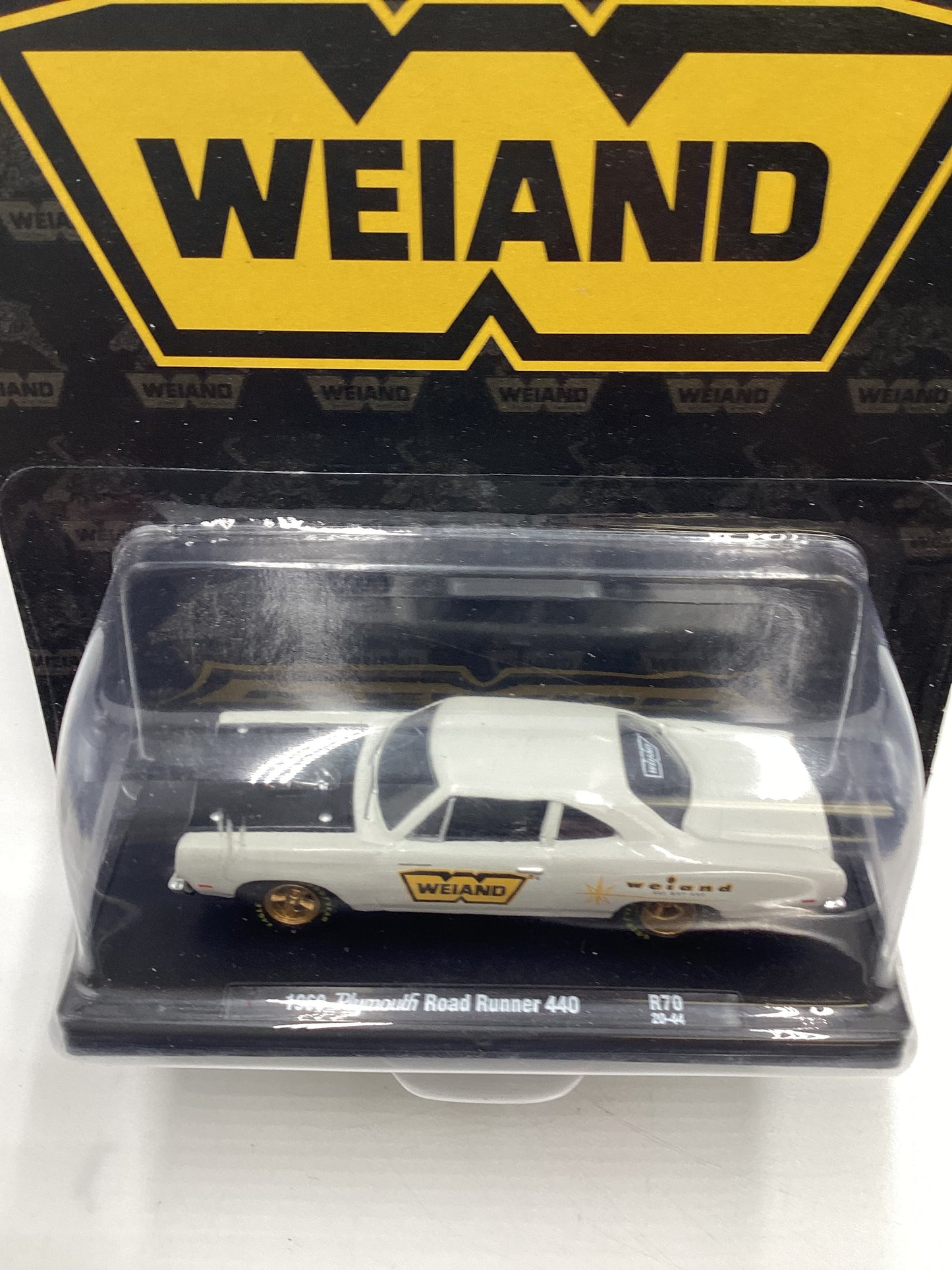 M2 Machines Auto driver Weiland 1969 Plymouth Road Runner 440 White R70 188P