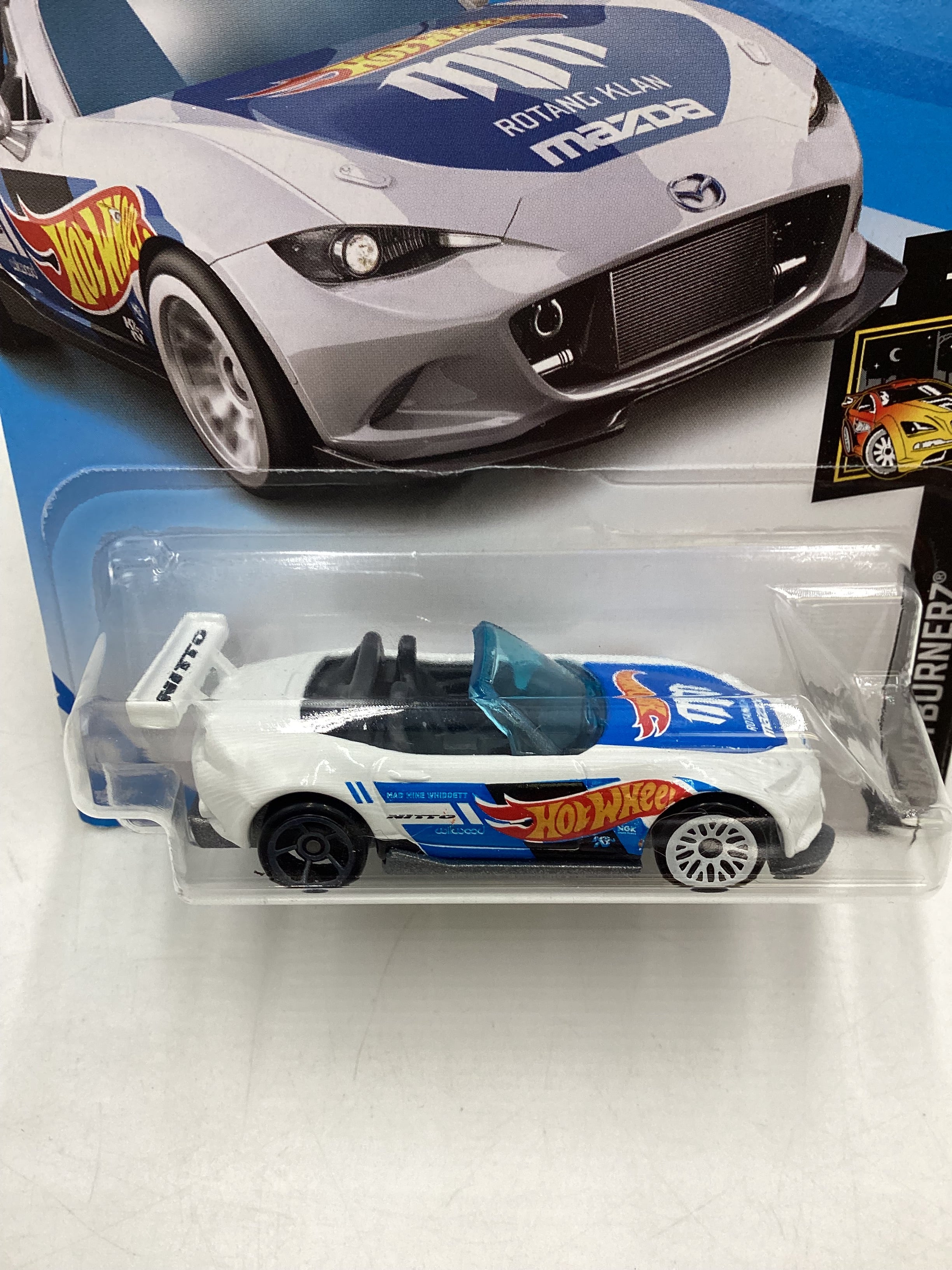 2018 Hot Wheels #040 15 Mazda MX-5 Miata White 86D – carolinasdiecast