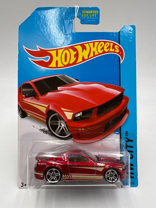2014 Hot Wheels City #95 07 Ford Mustang Red