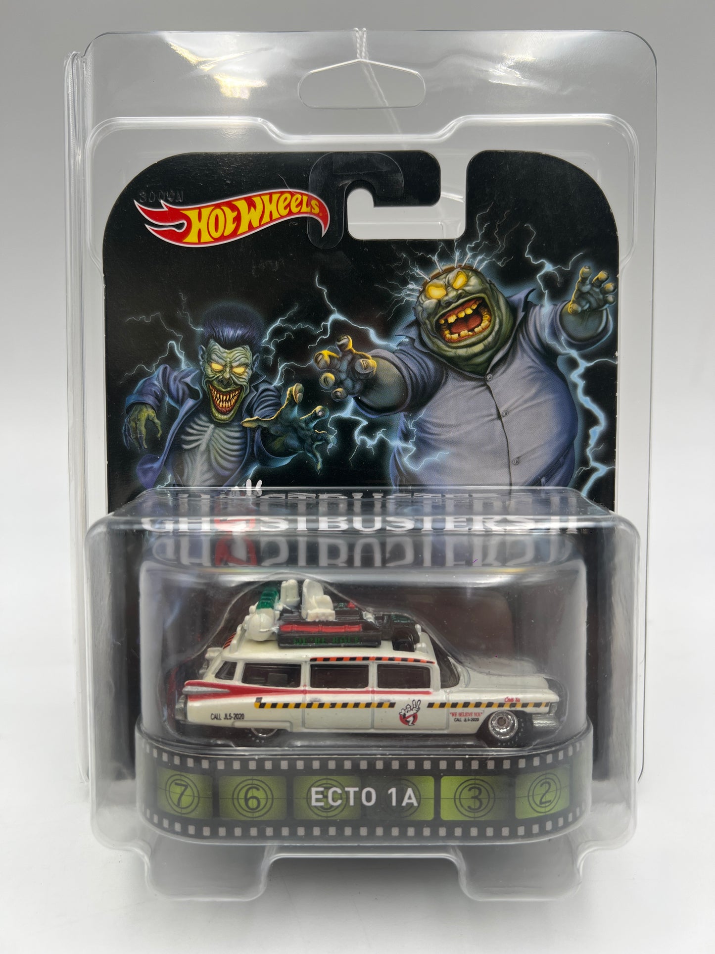 Hot Wheels Retro Entertainment Ghostbusters II Ecto-1A White W/Protector