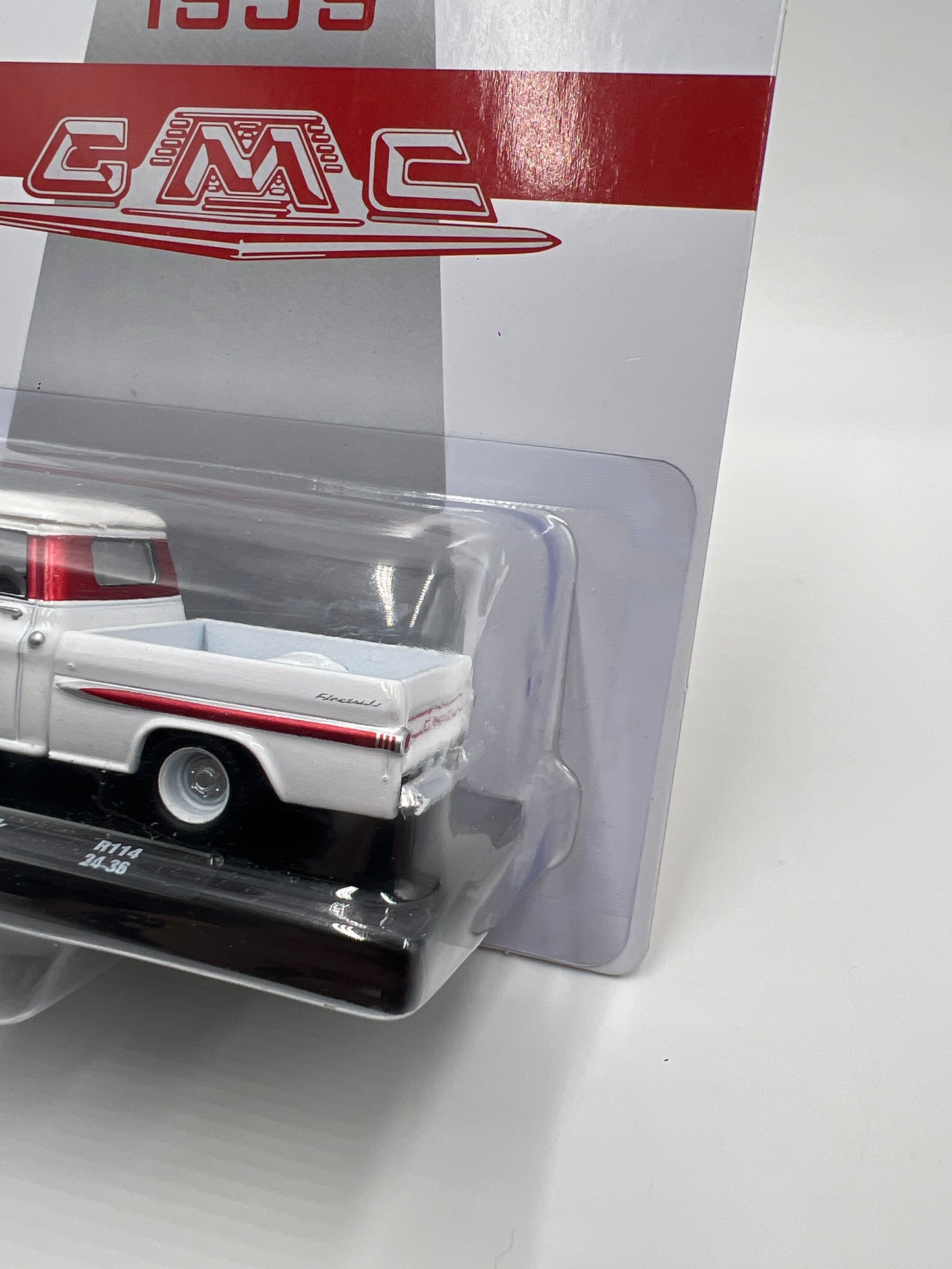 M2 Machines Auto Drivers 1959 GMC Fleetside Truck White R114 190E