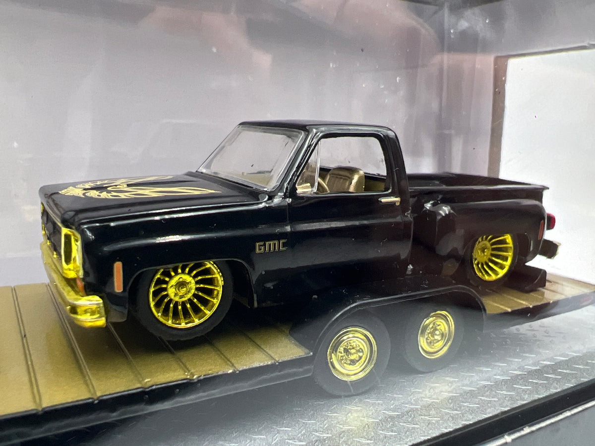 M2 Machines Auto Haulers R81 CHASE 1976 GMC Sierra 3500 Custom & 1976 Sierra Grande 15