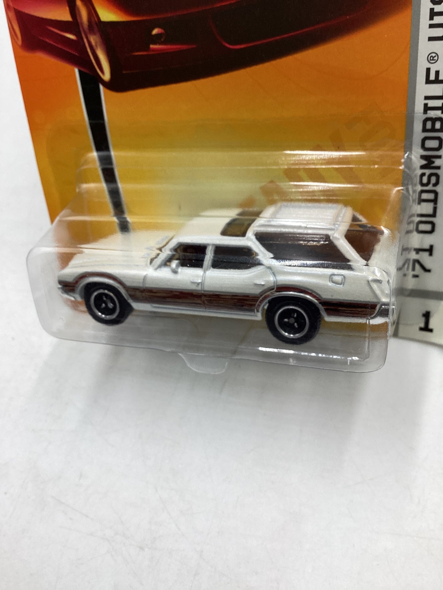 Matchbox #1 Heritage Classics 71 Oldsmobile Vista Cruiser White 210F