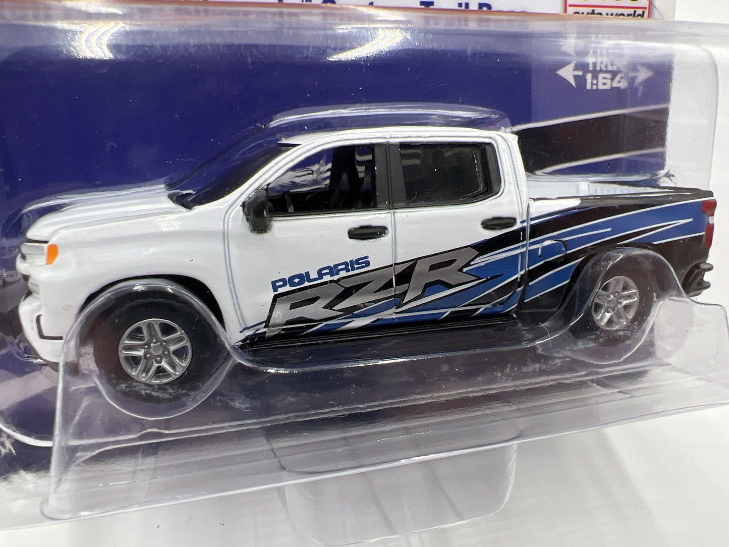 Auto World Big Country Collectibles Polaris RZR 2020 Chevy Silverado Custom Trail Boss 181D