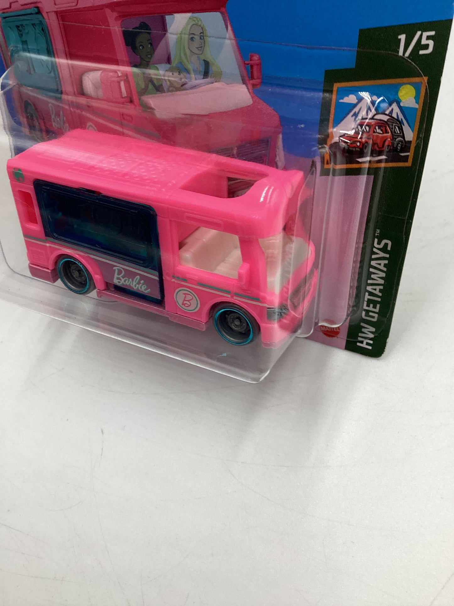 2021 Hot Wheels Getaways #56 Barbie Dream Camper Pink Short Card 123C