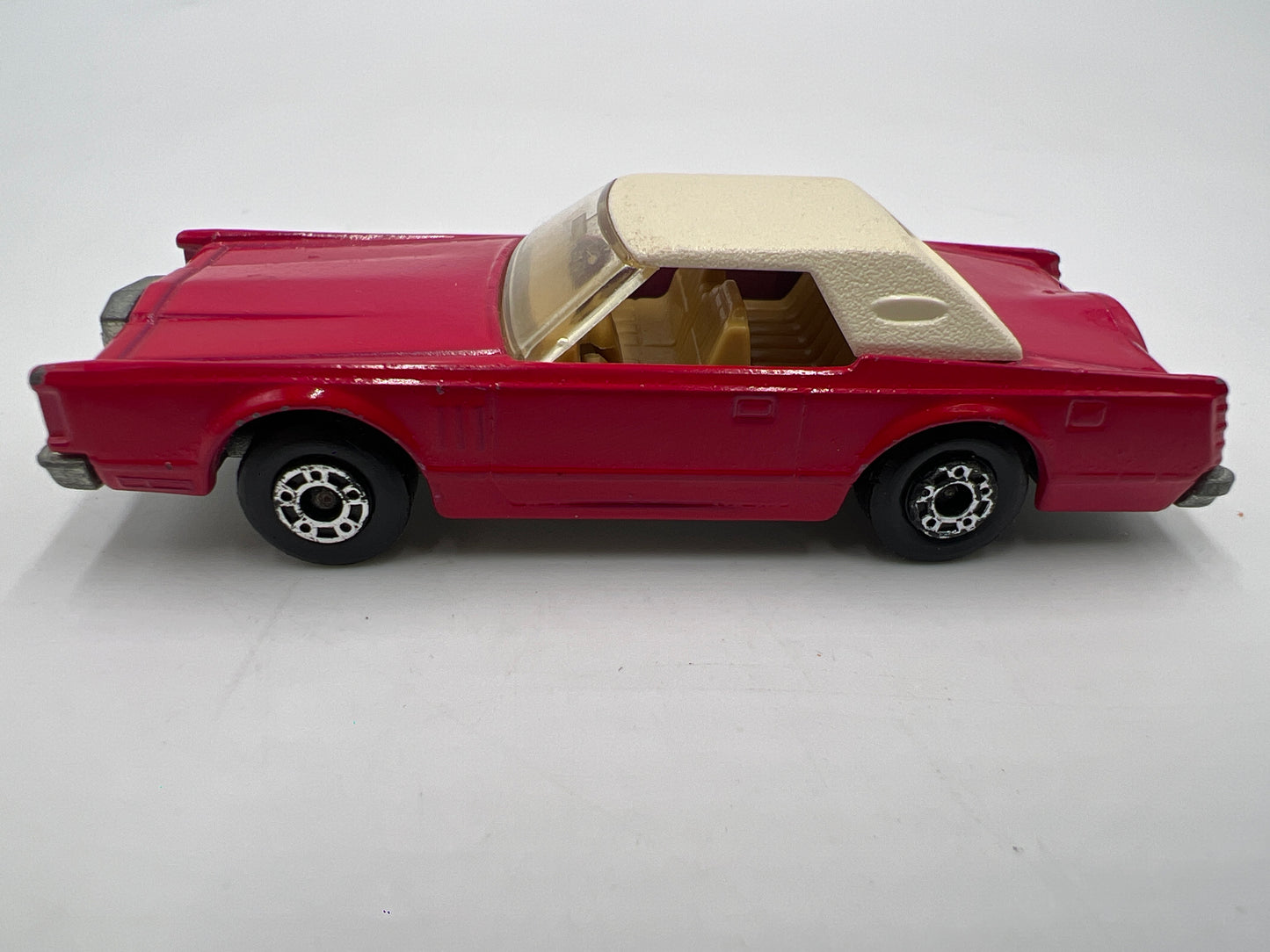 Matchbox Superfast No. 28 Lincoln Continental Red Loose