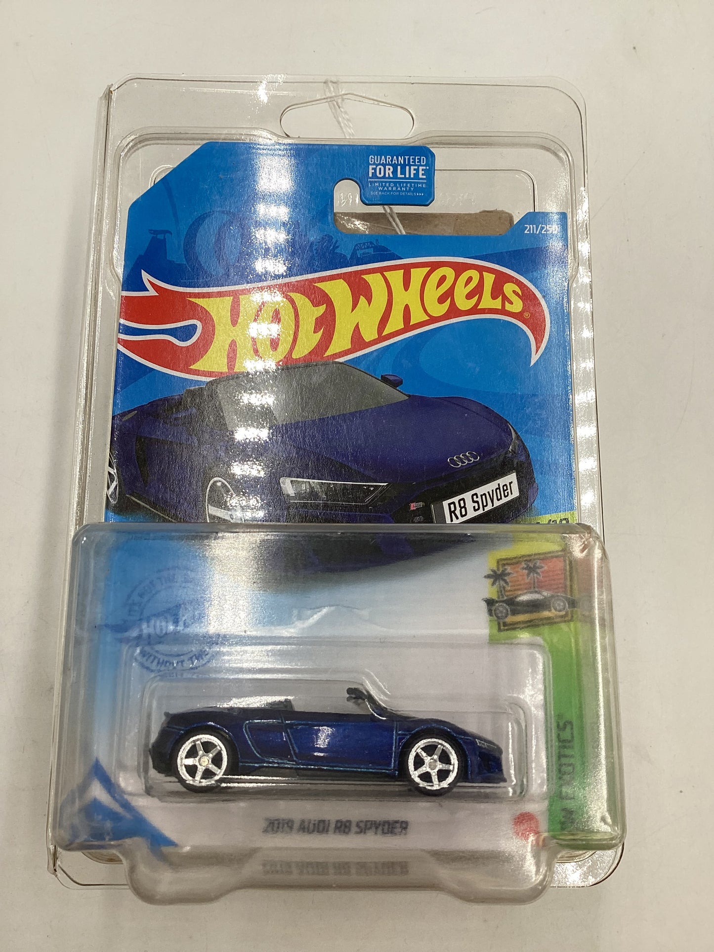 2019 Hot wheels Super treasure hunt 2019 Audi R8 Spyder Blue W/Protector