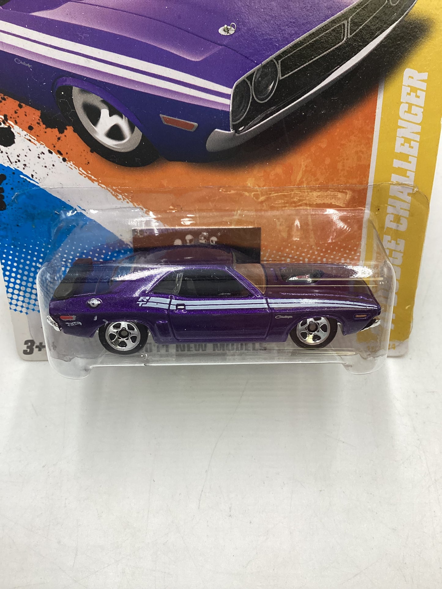 2011 Hot Wheels #12 71 Dodge Challenger Purple 45A