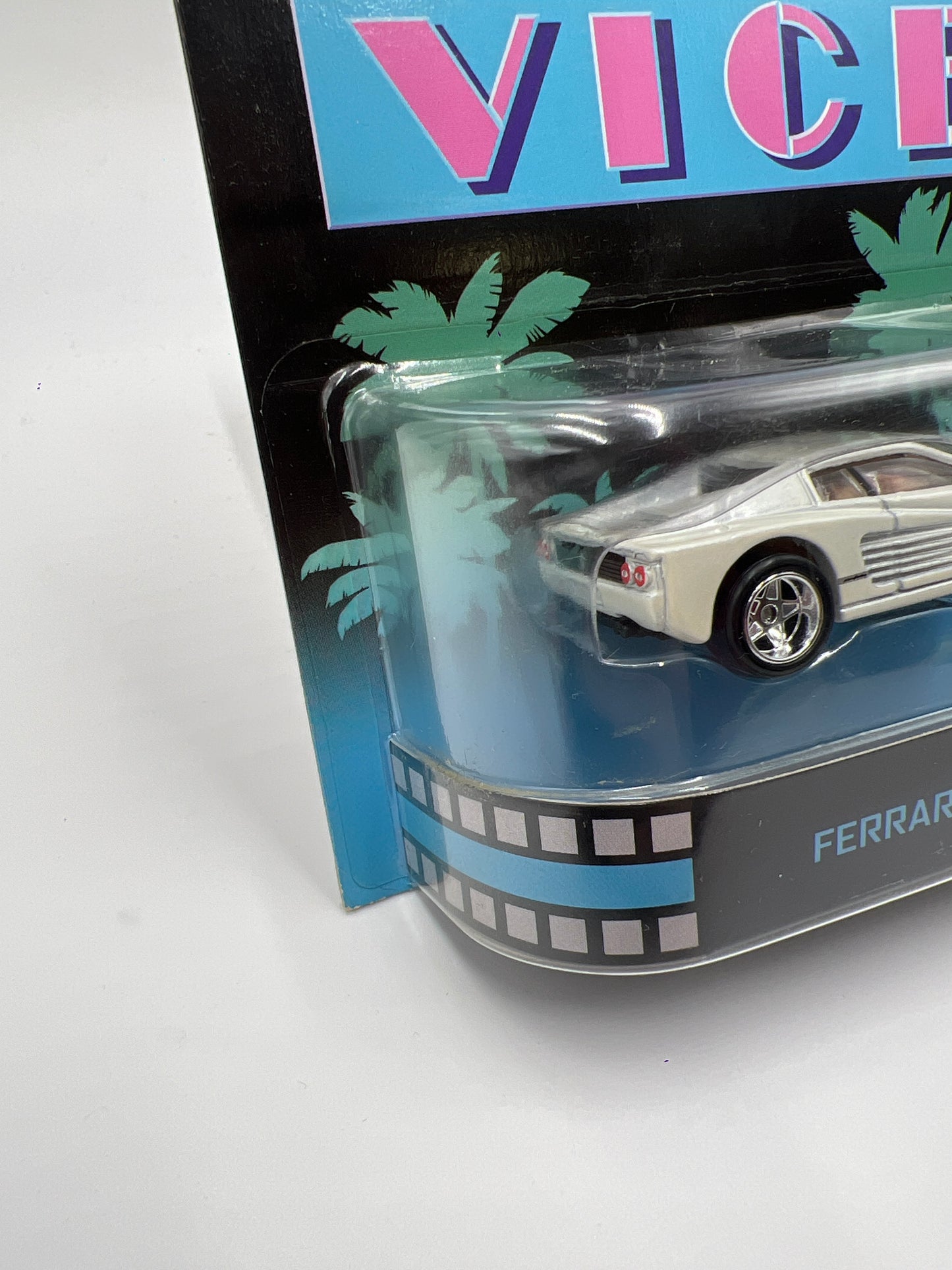 Hot Wheels Retro Entertainment Miami Vice Ferrari 512 M White W/Protector