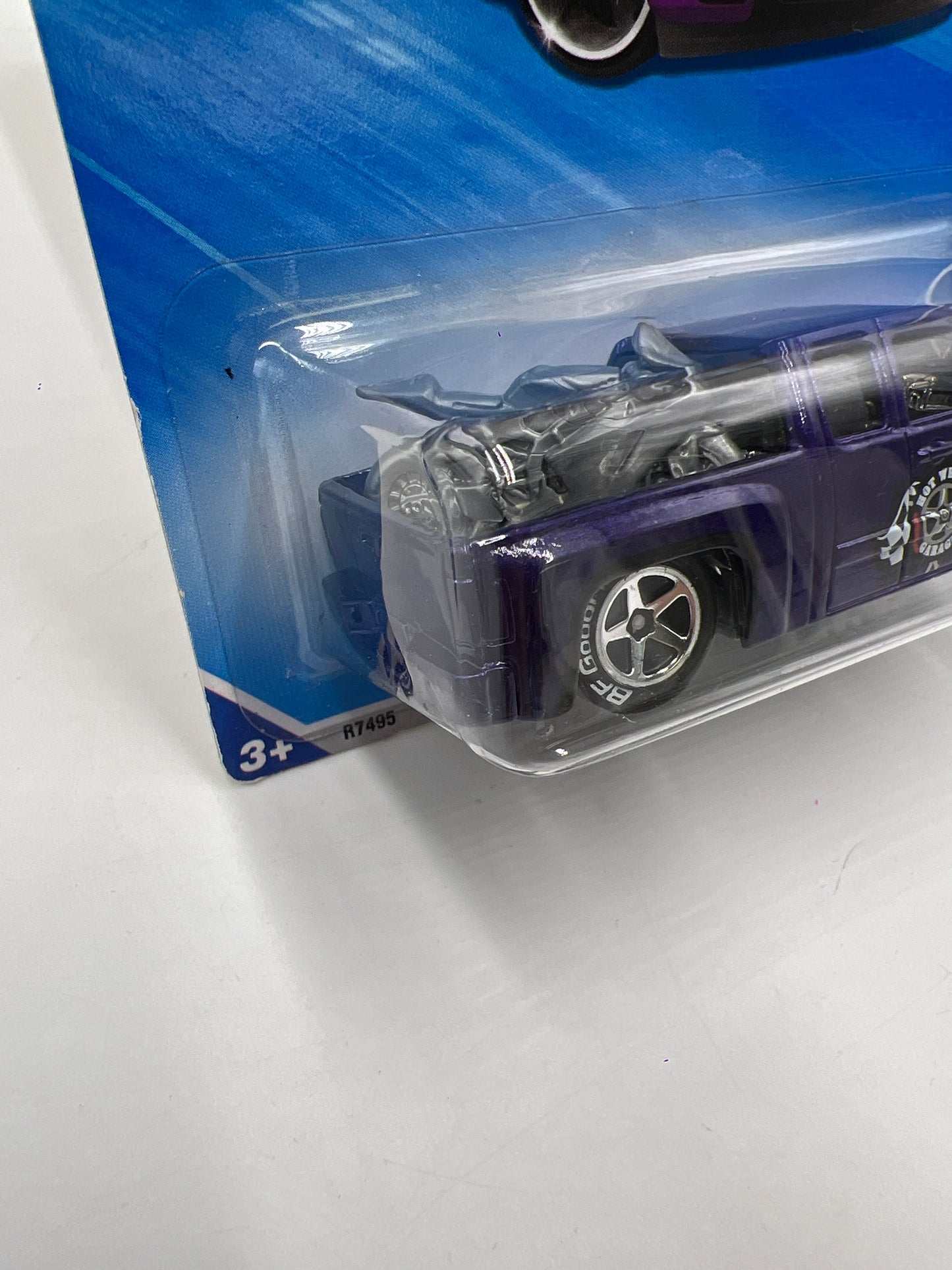 2010 Hot Wheels Garage #070 Walmart Exclusive Chevy Silverado Purple W/Protector