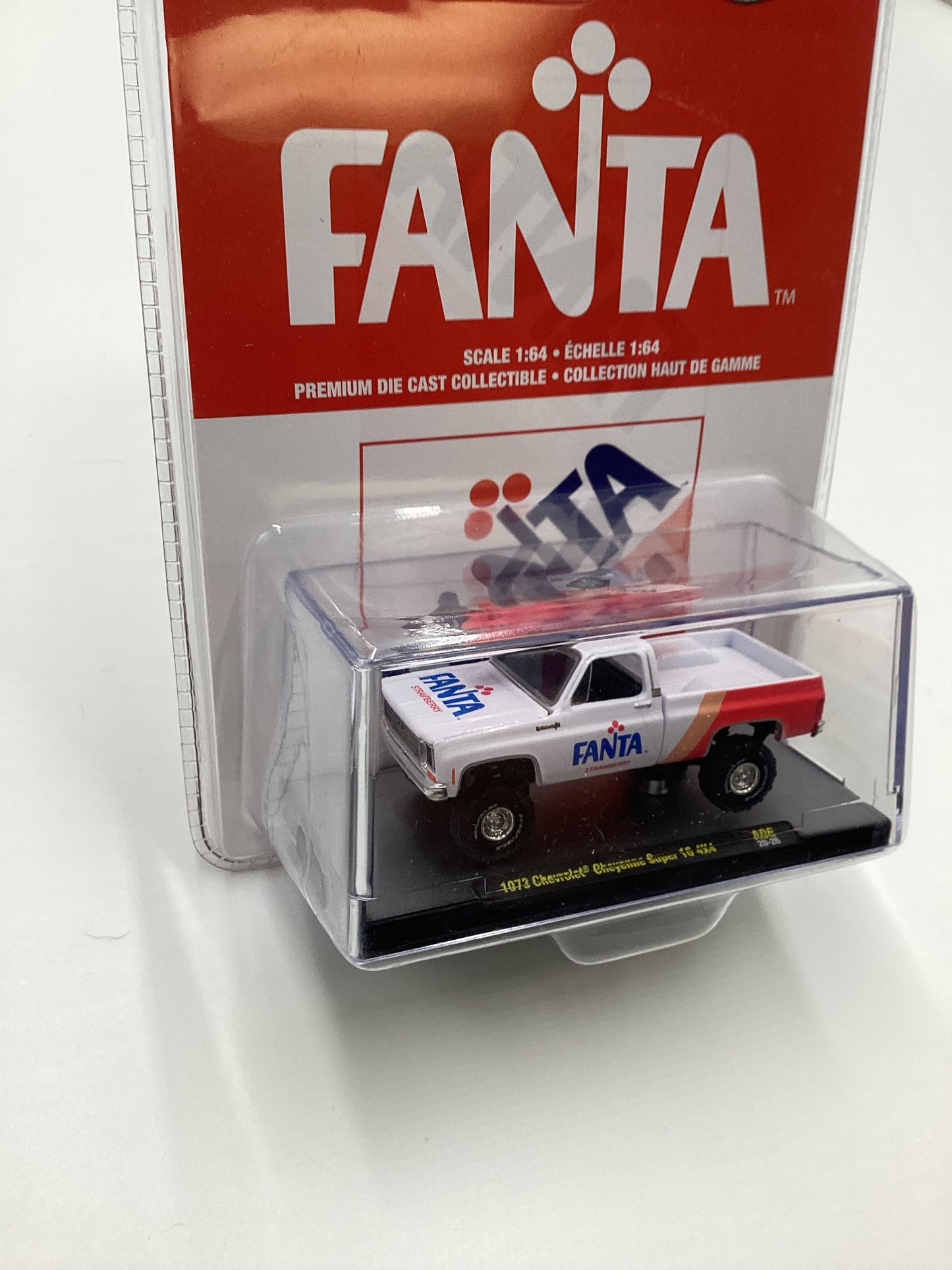M2 Machines Fanta 1973 Chevrolet Cheyenne Super 10 4x4 A06