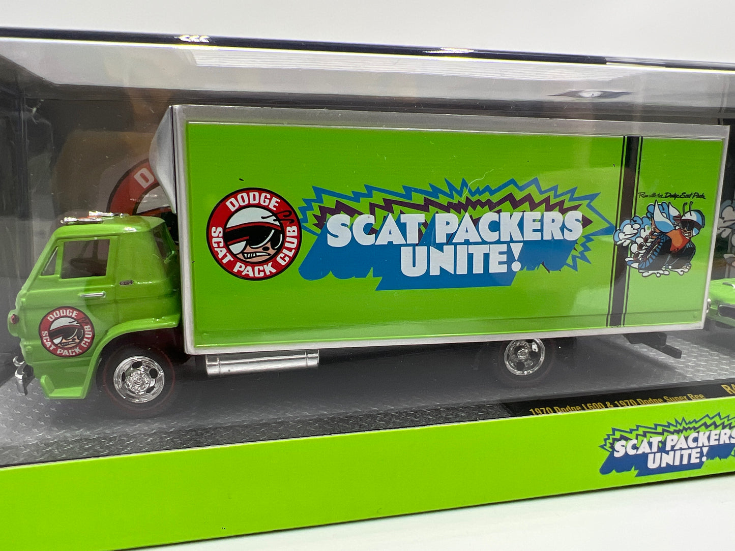 M2 Machines Auto Haulers Scat Packers Unite 1970 Dodge L600 & 1970 Dodge Super Bee R49