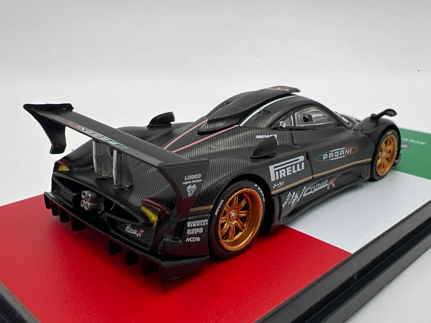 Tarmac Works x Global 64 Special Edition Pagani Zonda R Nurburgring Lap Time Record Edition
