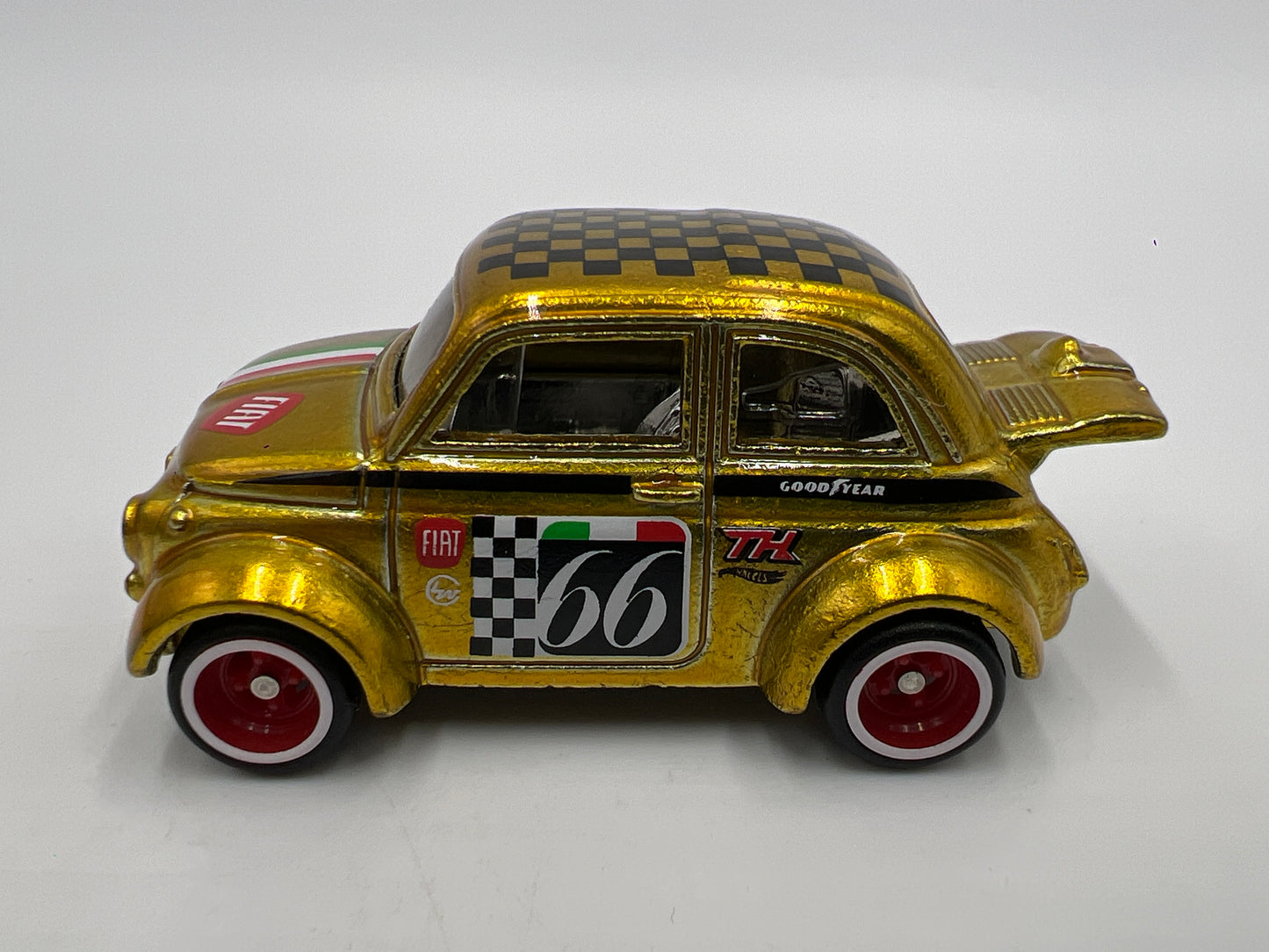 Hot Wheels 1/64 Super Treasure Hunt 60s Fiat 500D Modificado Gold Loose