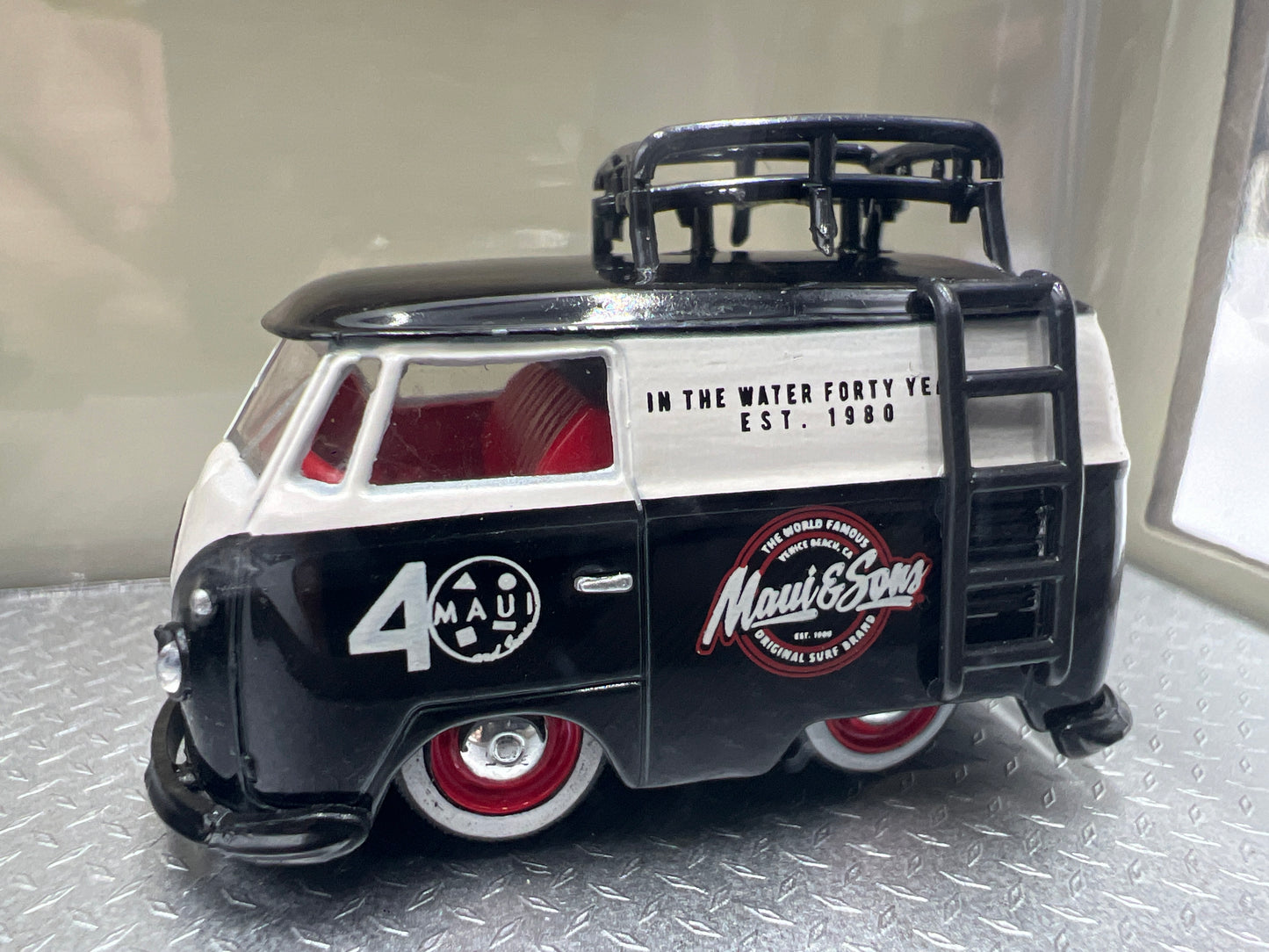 M2 Machines Auto Haulers Maui & Sons 1960 VW Delivery Van & 1959 VW Double Cab Truck USA Model R41