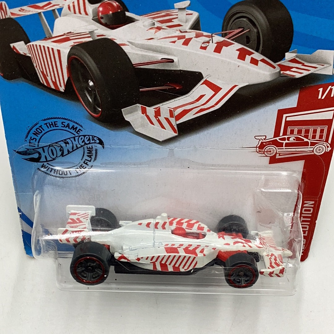 2020 hot wheels red edition #25 Indy 500 Oval KK4