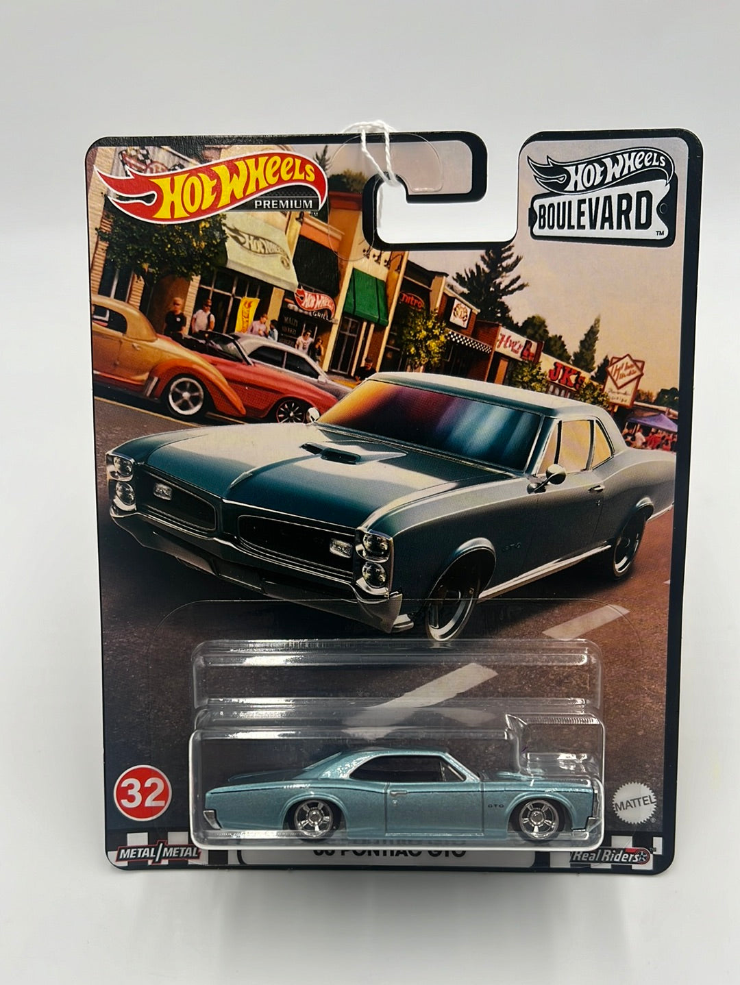 Hot Wheels Premium Boulevard #32 ‘66 Pontiac GTO *Card Off Center* 260G