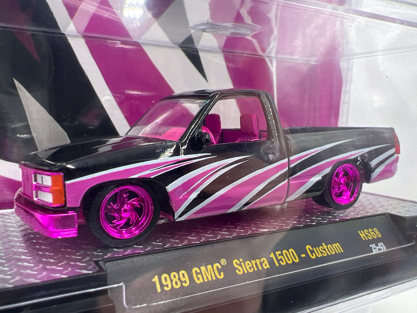 M2 Machines Hobby Exclusive HS68 CHASE 1989 GMC Sierra 1500 Custom