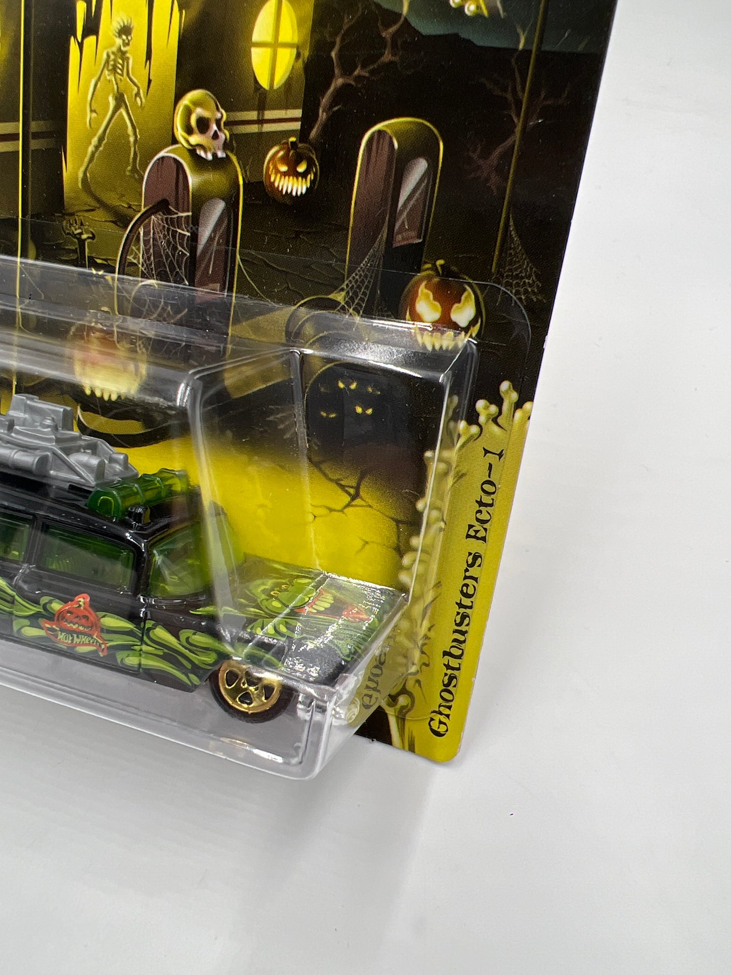 2012 Hot Wheels Kroger Exclusive Happy Halloween Set #4 Ghostbusters Ecto-1 Black W/Protector