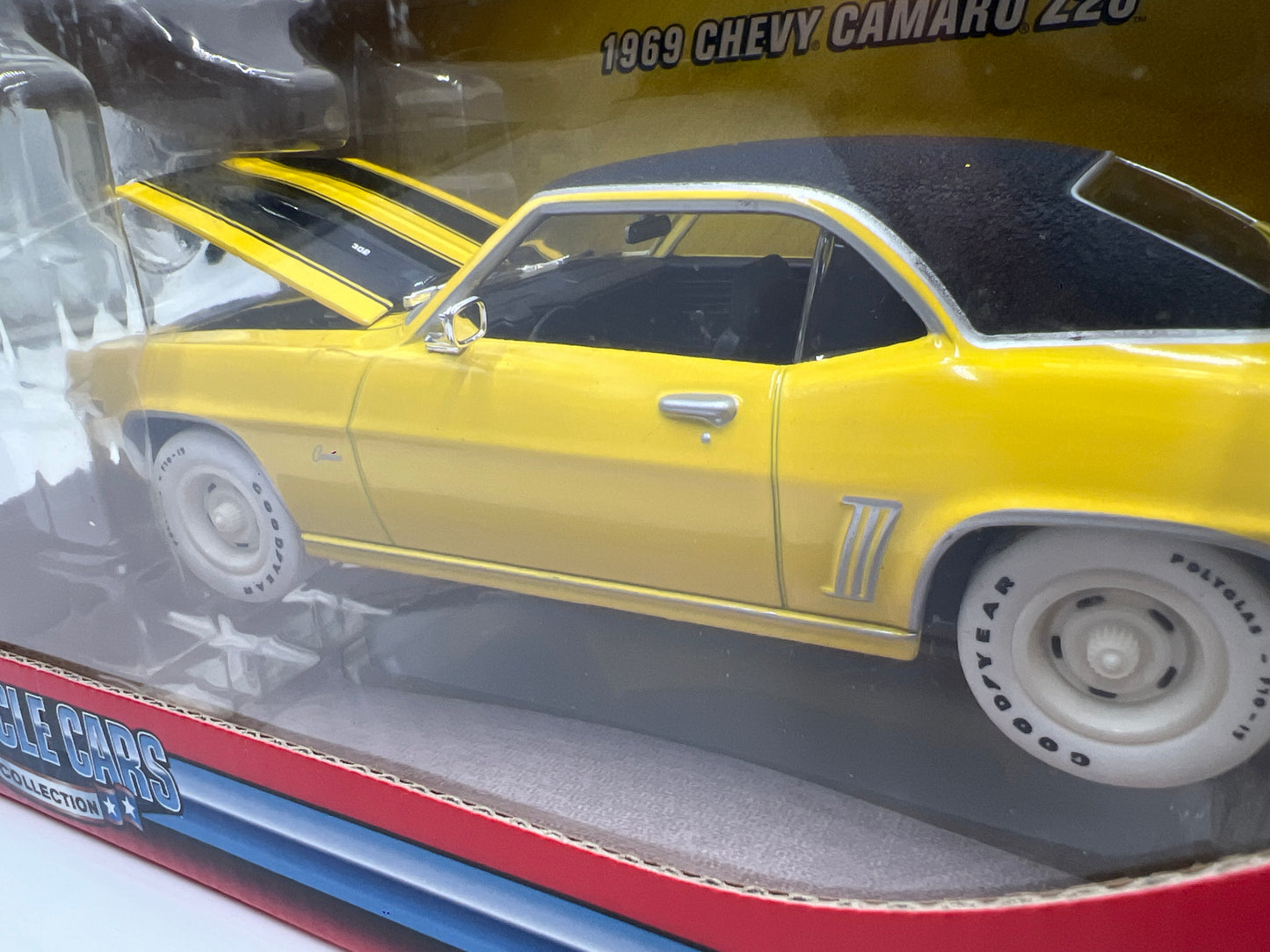 Johnny Lightning 1:24 Scale White Lightning Muscle Cars Chase 1969 Chevy Camaro Z28 Yellow VHTF