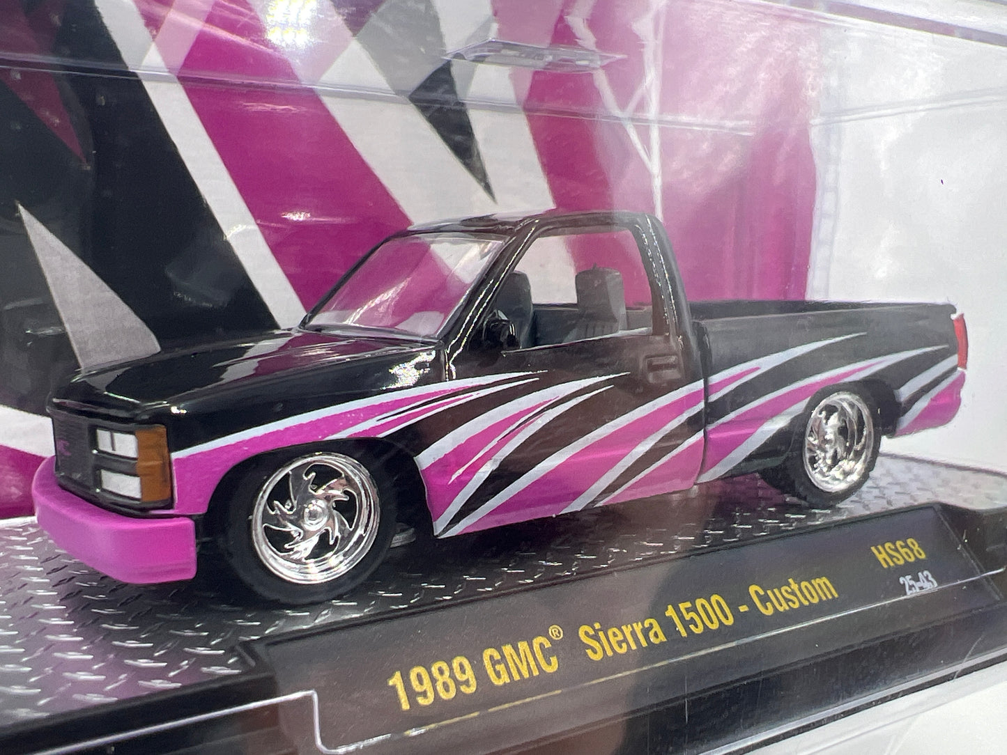 M2 Machines Hobby Exclusive HS68 1989 GMC Sierra 1500 Custom 204E