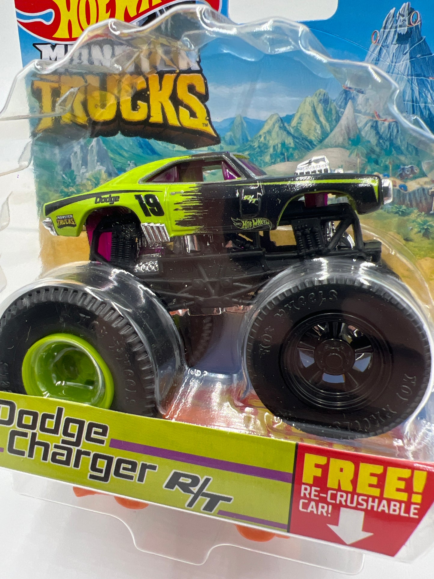 Hot Wheels Monster Trucks Twisted Tredz #17 Dodge Charger R/T 131D