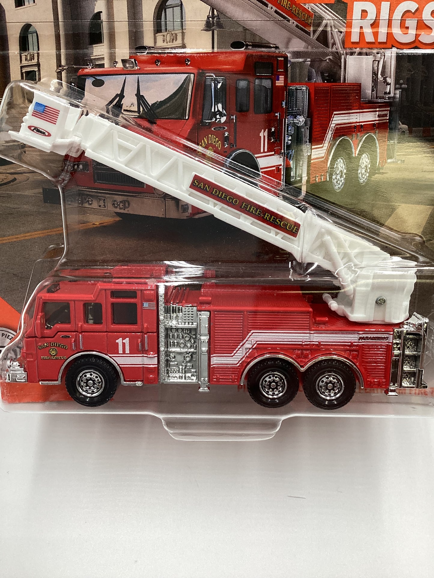 2019 Matchbox Working rigs #4 San Diego Pierce Velocity Aerial Platform Fire Truck 166A