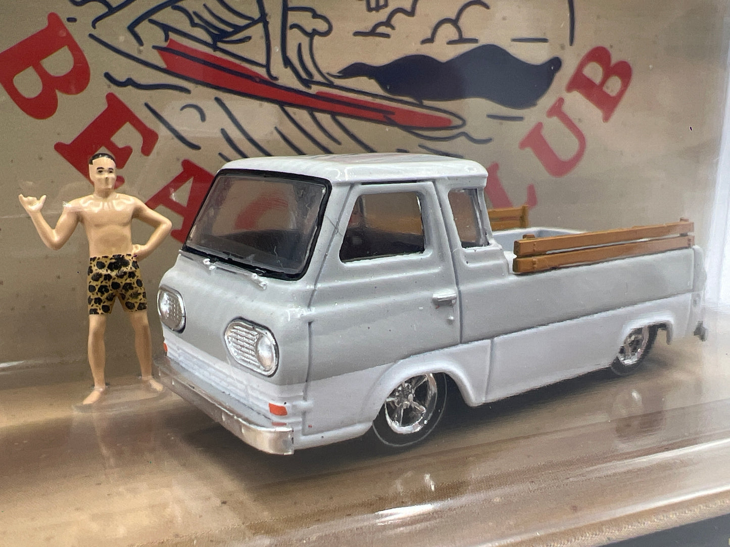 M2 Machines Diorama R17 1964 Ford Econoline Truck Silver/White 195G