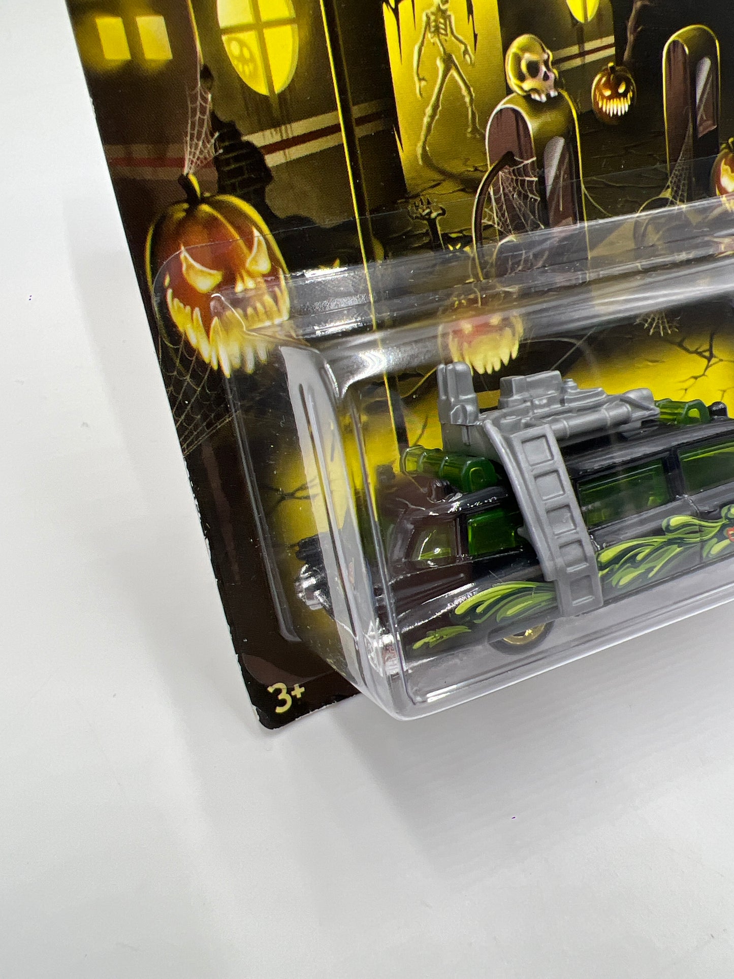 2012 Hot Wheels Kroger Exclusive Happy Halloween Set #4 Ghostbusters Ecto-1 Black W/Protector