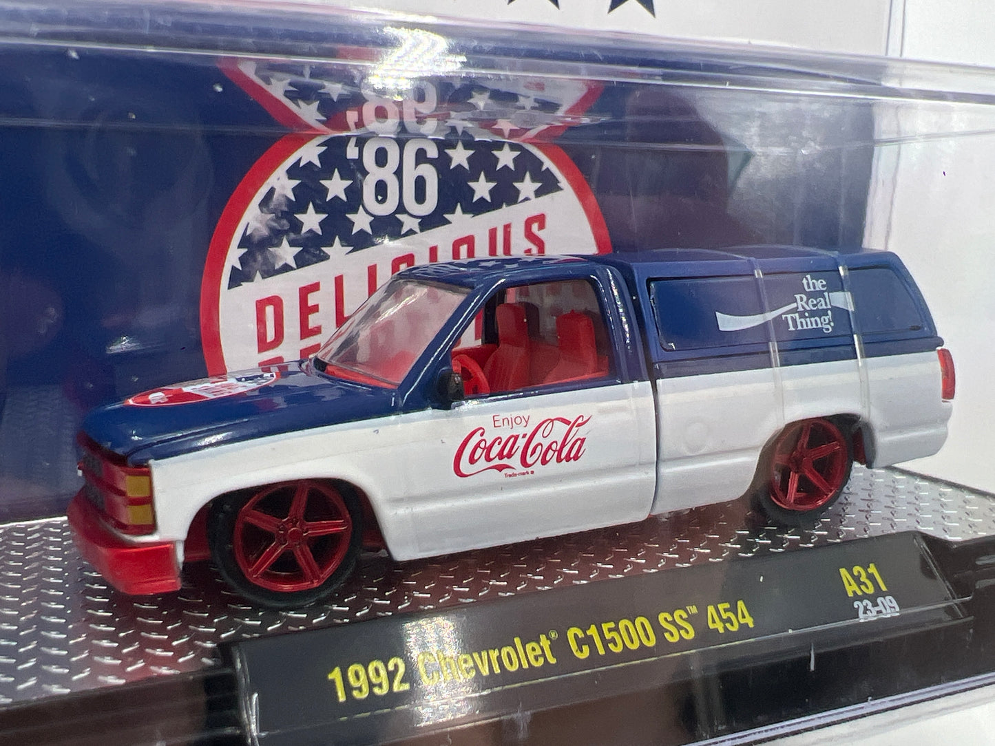 M2 Machines Coca Cola CHASE 1992 Chevrolet C1500 SS 454 Blue/White A31