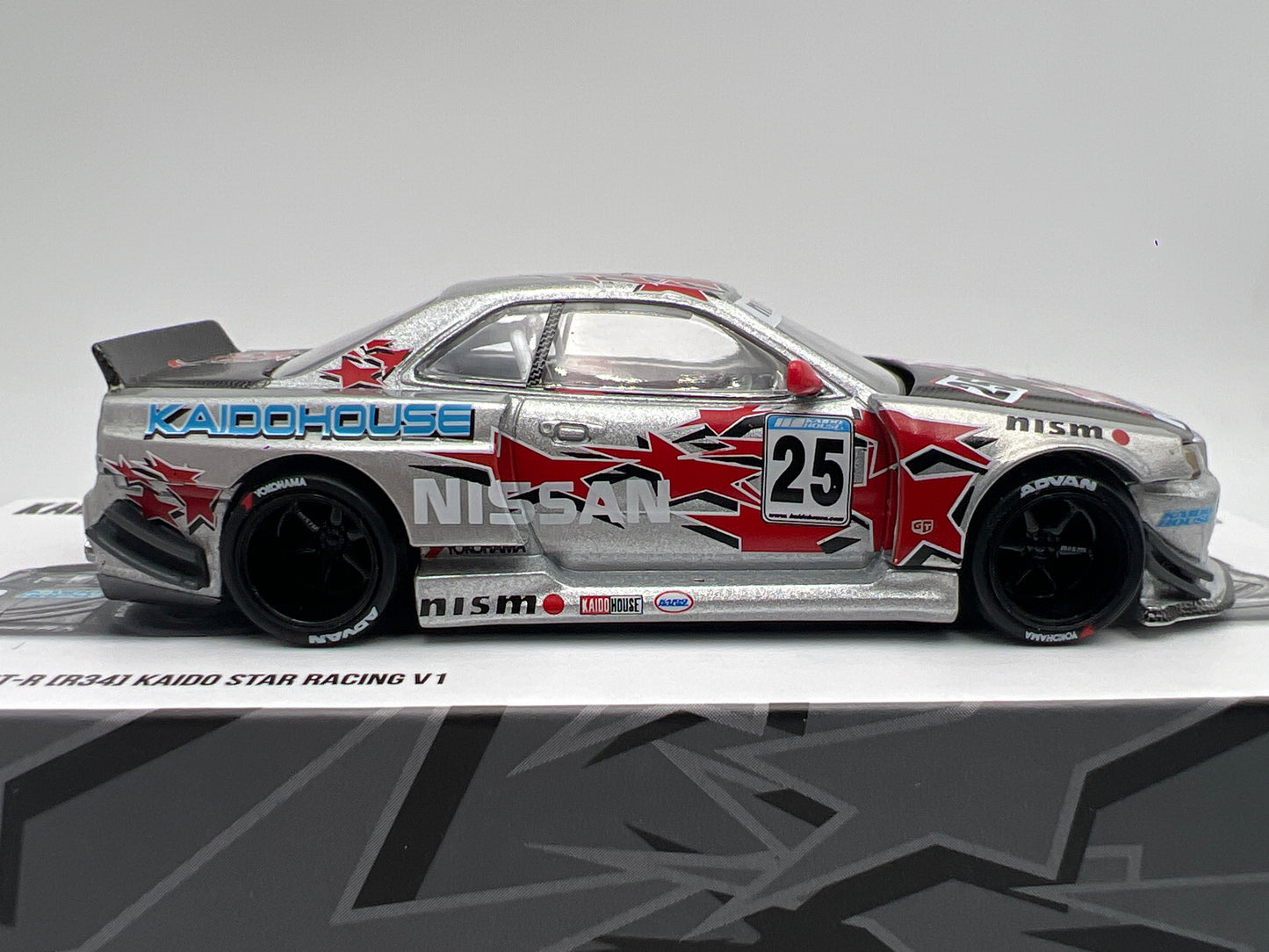 Mini GT Kaido House #197 Nissan Skyline GT-R R34 Kaido Star Racing V1