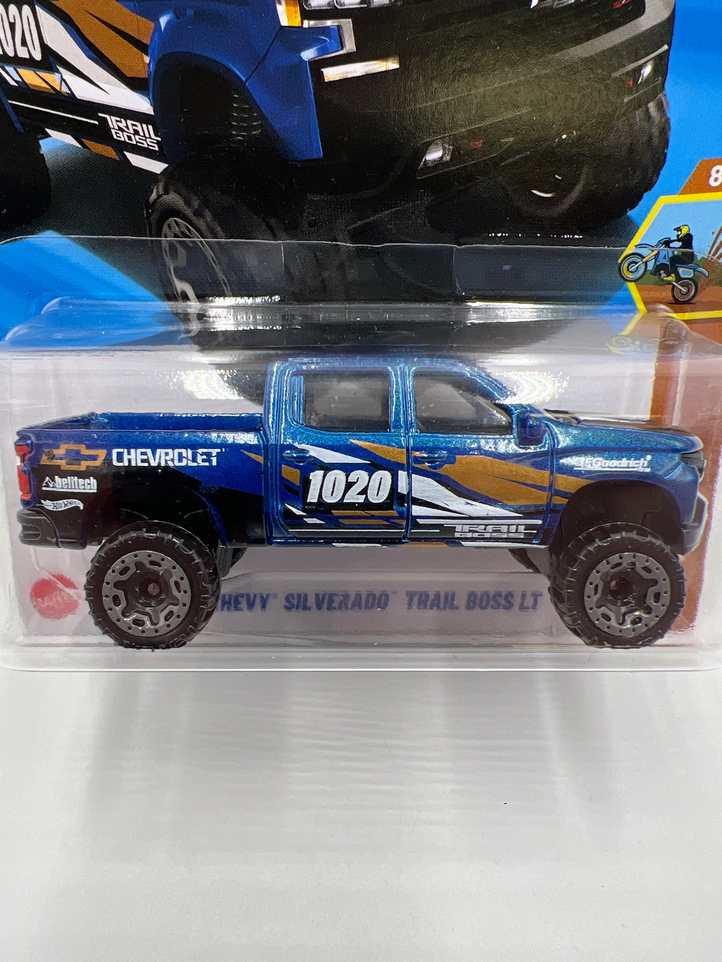 2025 Hot Wheels H Case Dirt #152 19 Chevy Silverado Trail Boss LT Blue 15B