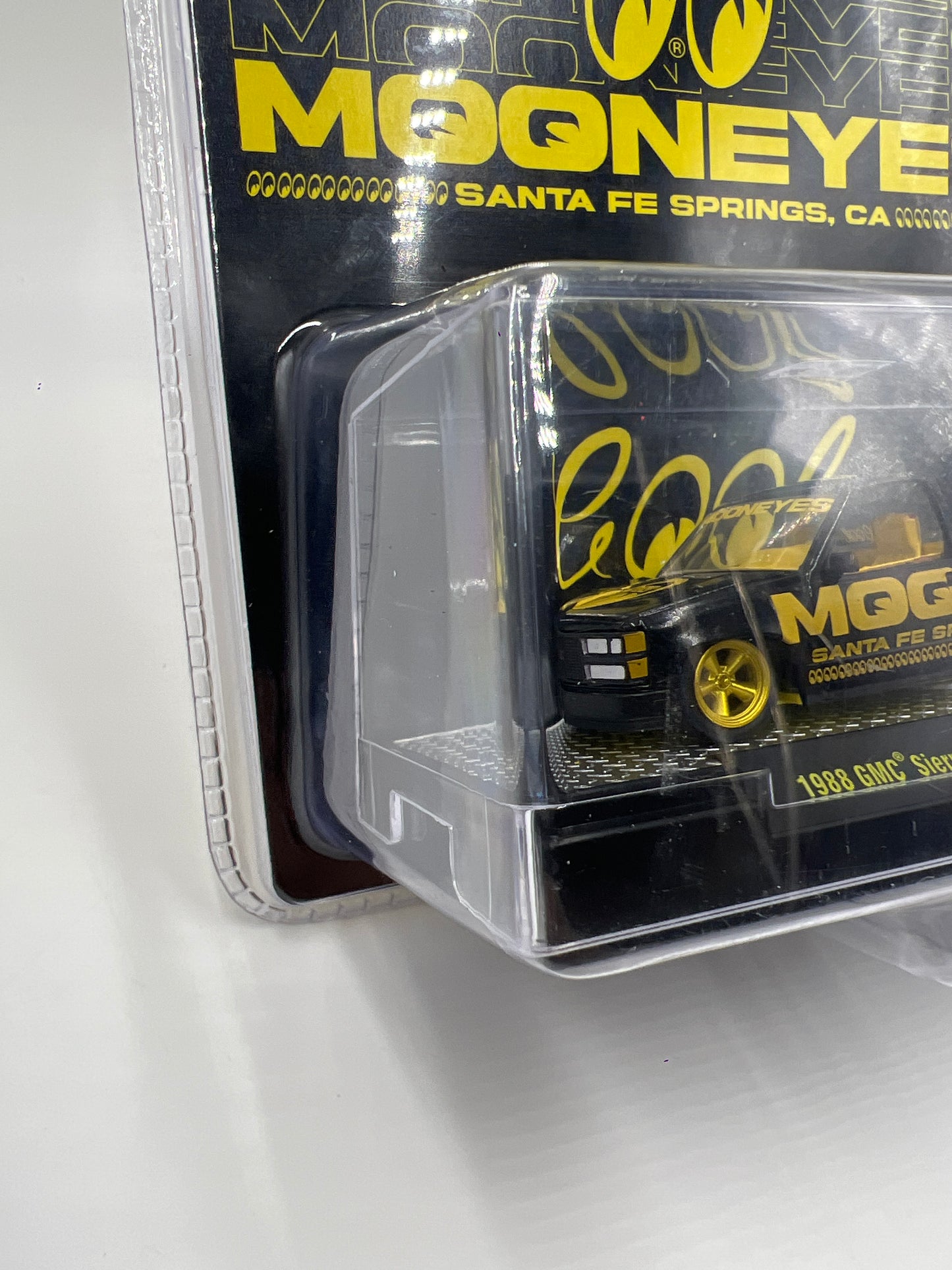 M2 Machines Hobby Lobby Exclusive CHASE 1/400 Mooneyes OBS 1988 GMC Sierra 1500 Custom HS67