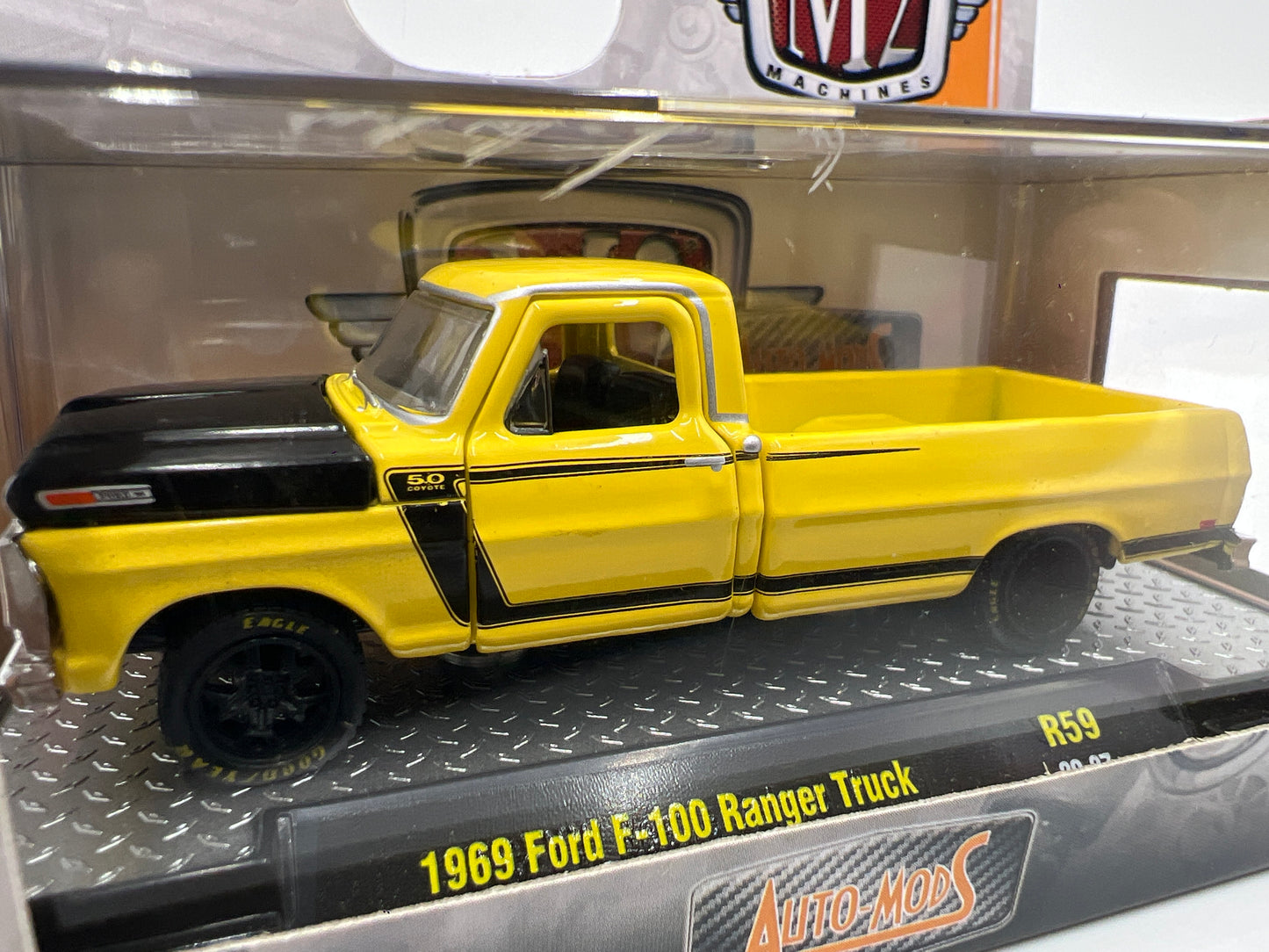 M2 Machines Auto Mods 1969 Ford F-100 Ranger Truck Yellow R59