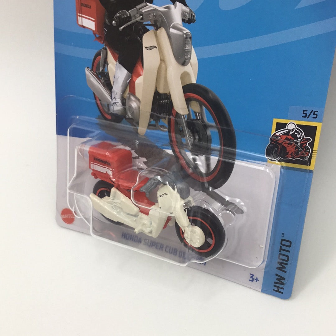 2023 hot wheels J case #160 Honda Super Cub Custom 78B