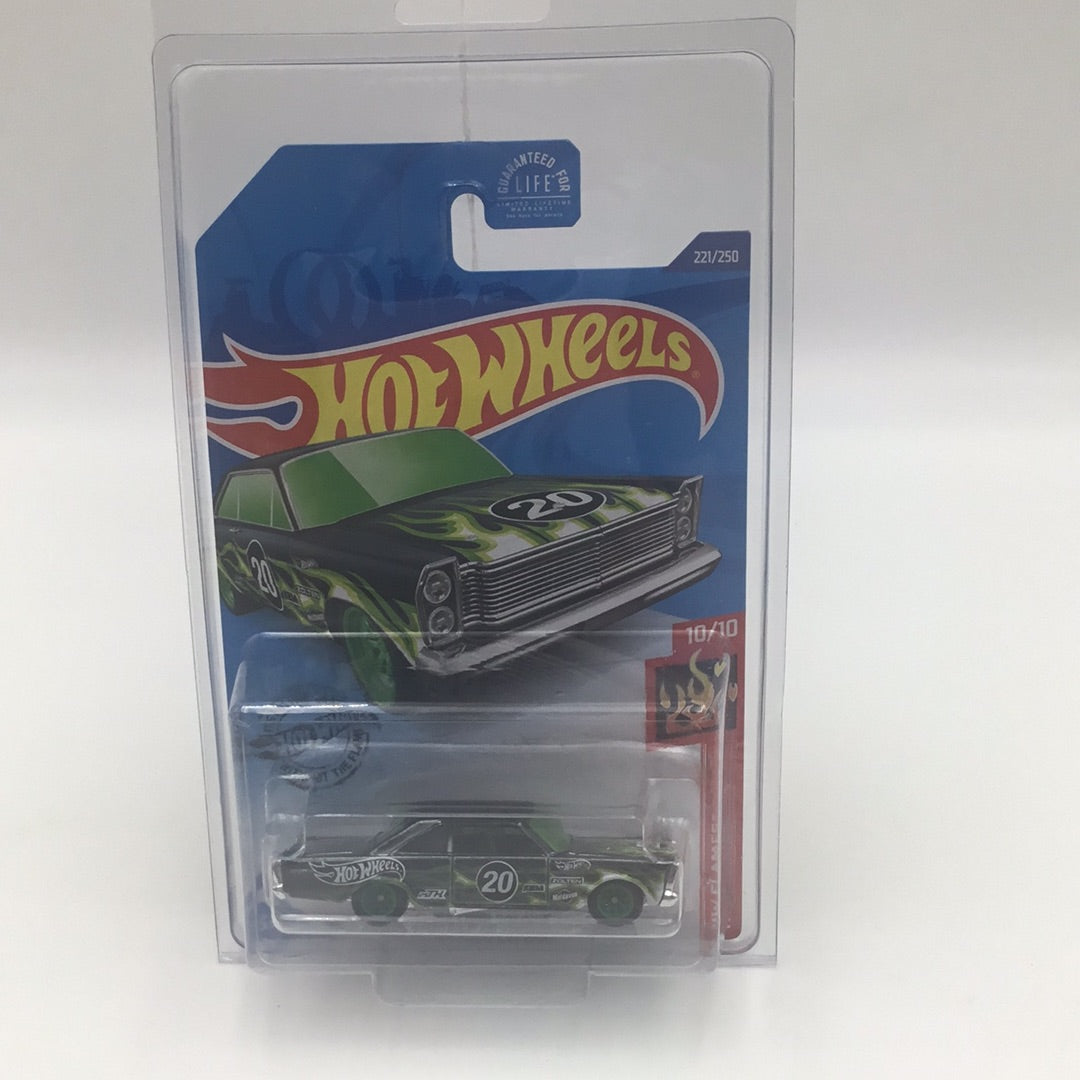 2020 hot wheels super treasure hunt #221 65 Ford Galaxy W/ Protector