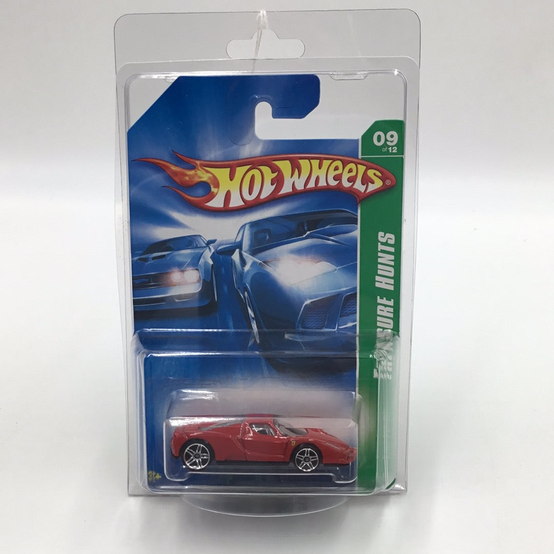 2007 Hot wheels TREASURE HUNT  #129 Enzo Ferrari W/Protector