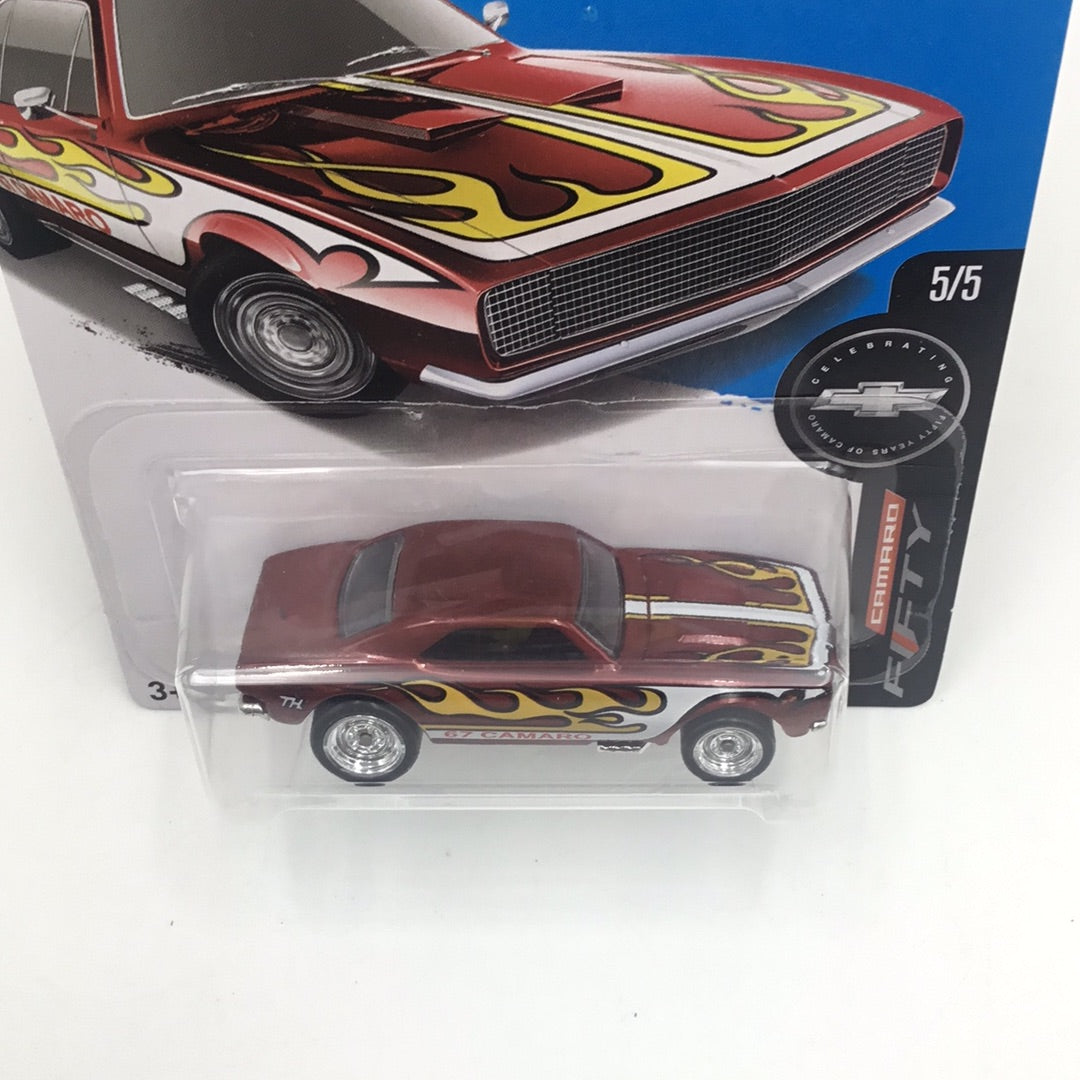 2017 hot wheels super treasure hunt 67 Camaro W/Protector