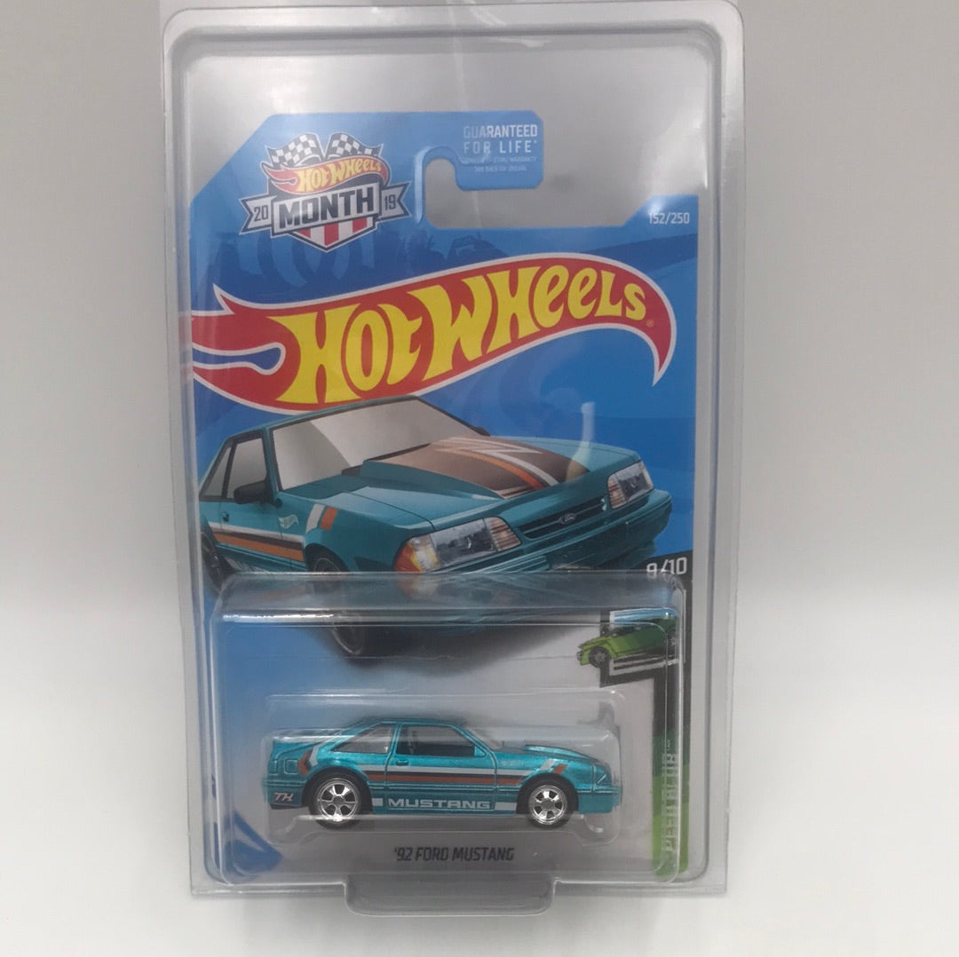 2019 hot wheels super treasure hunt #152 92 Ford Mustang card variation W/Protector